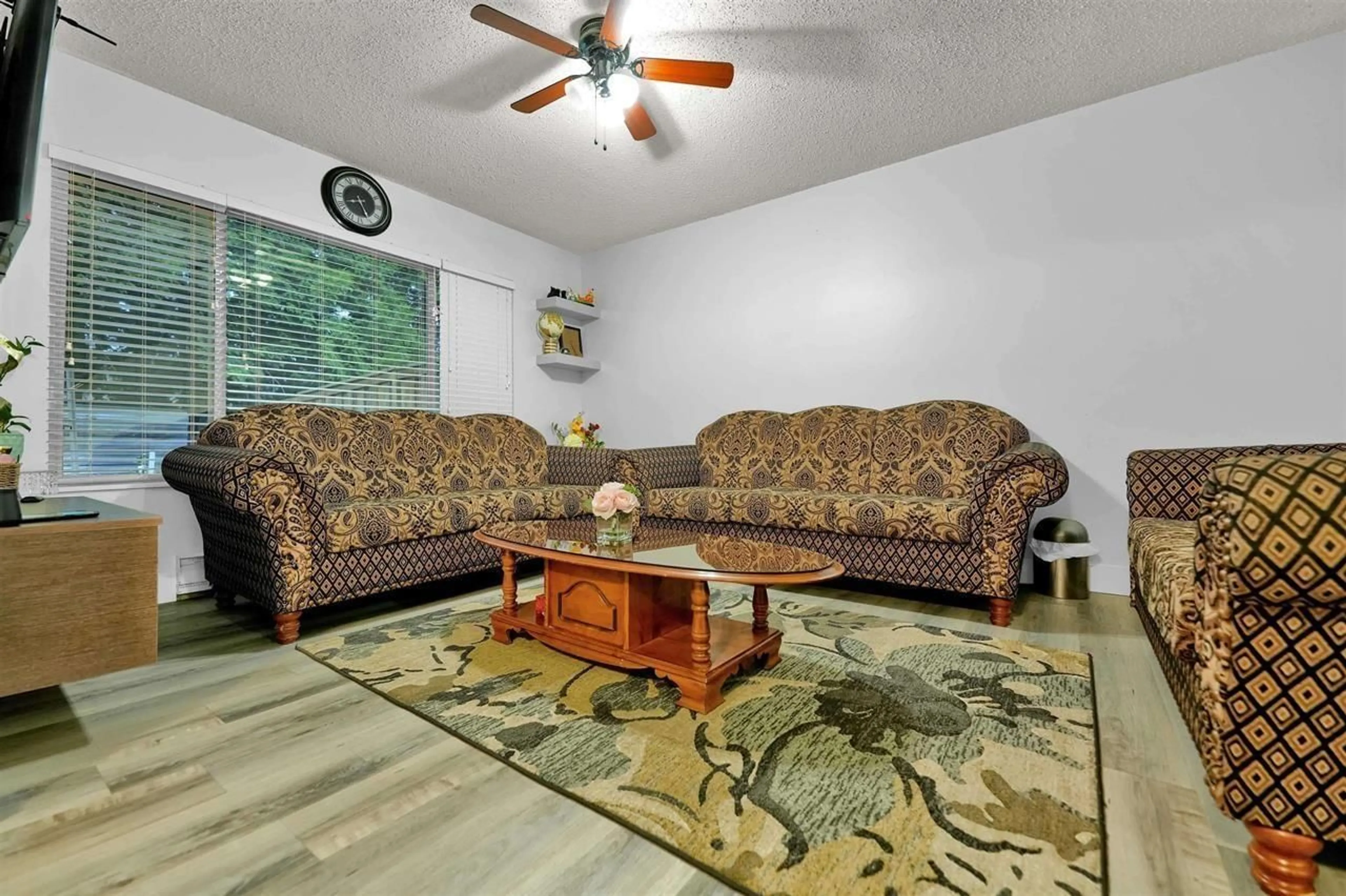 Living room with furniture, unknown for 33 - 3075 TRETHEWEY, Abbotsford British Columbia V2T3R4
