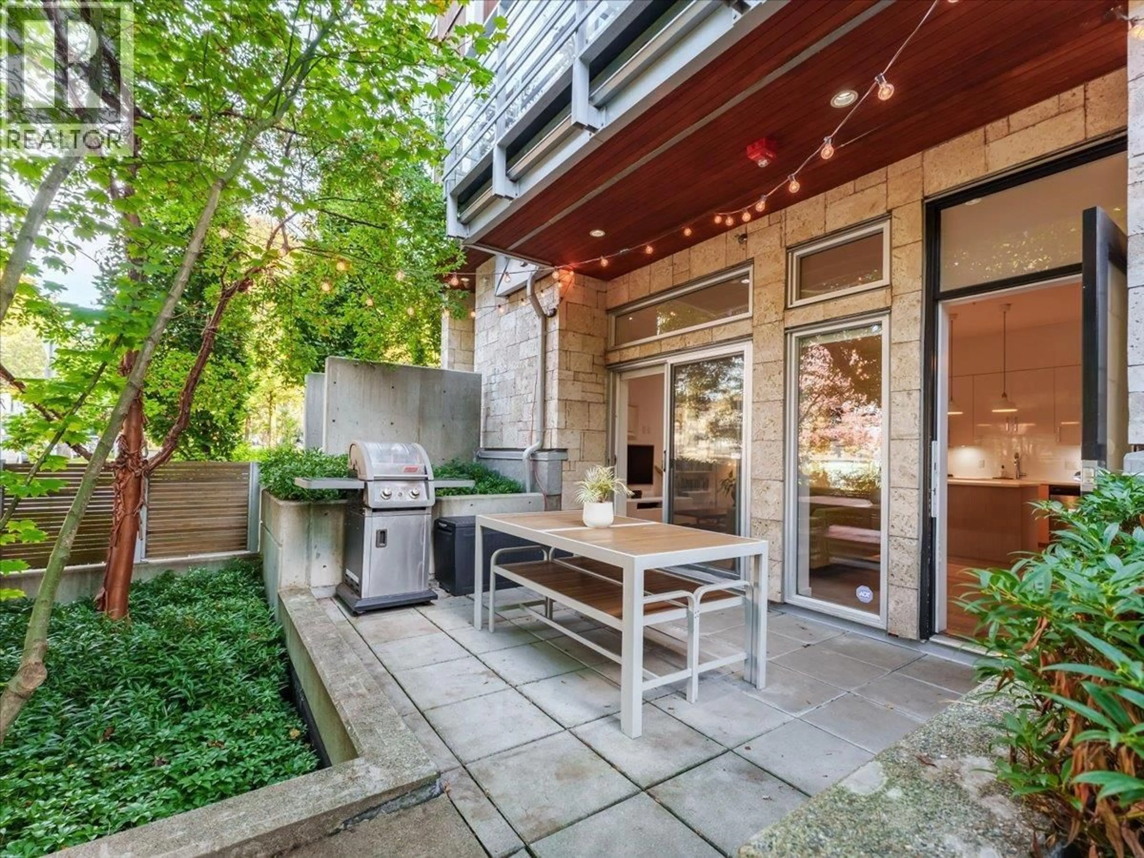 Patio, street for 352 7TH AVENUE, Vancouver British Columbia V5T3L8