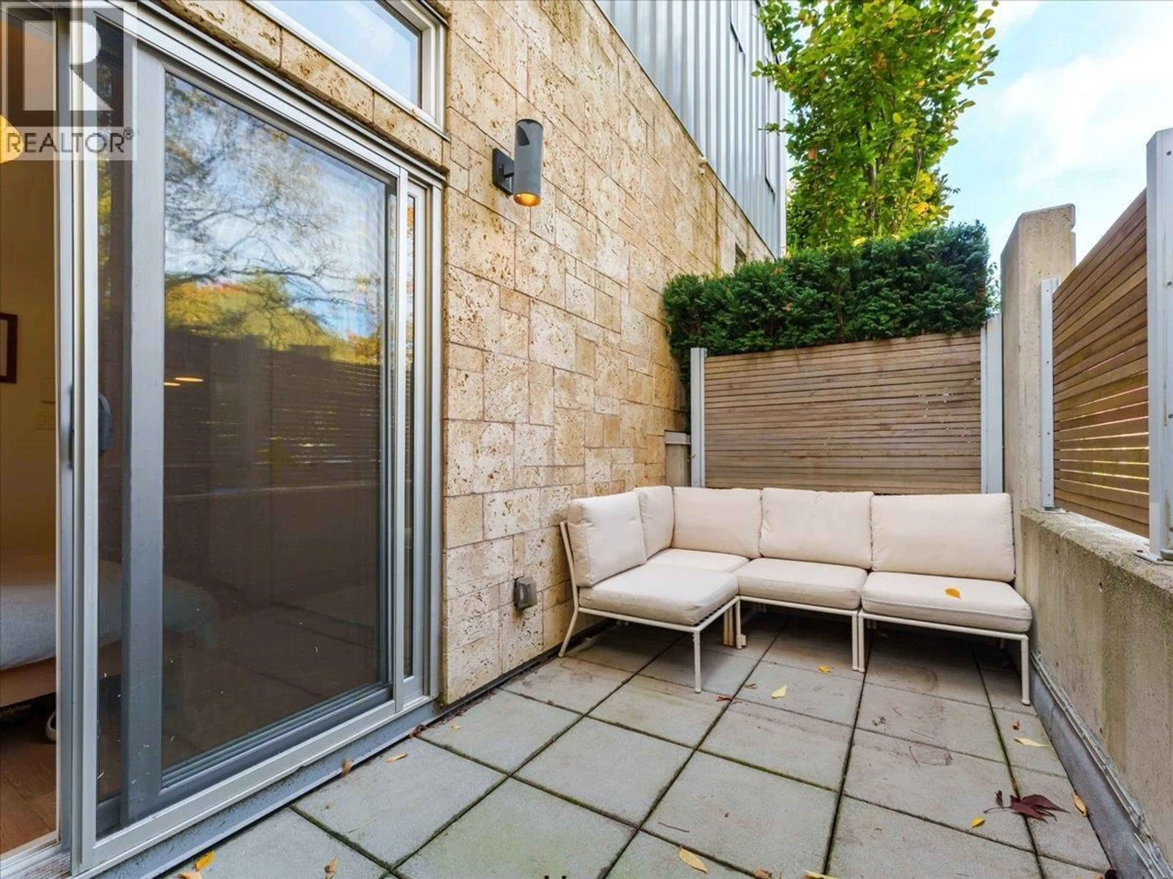 Patio, street for 352 7TH AVENUE, Vancouver British Columbia V5T3L8