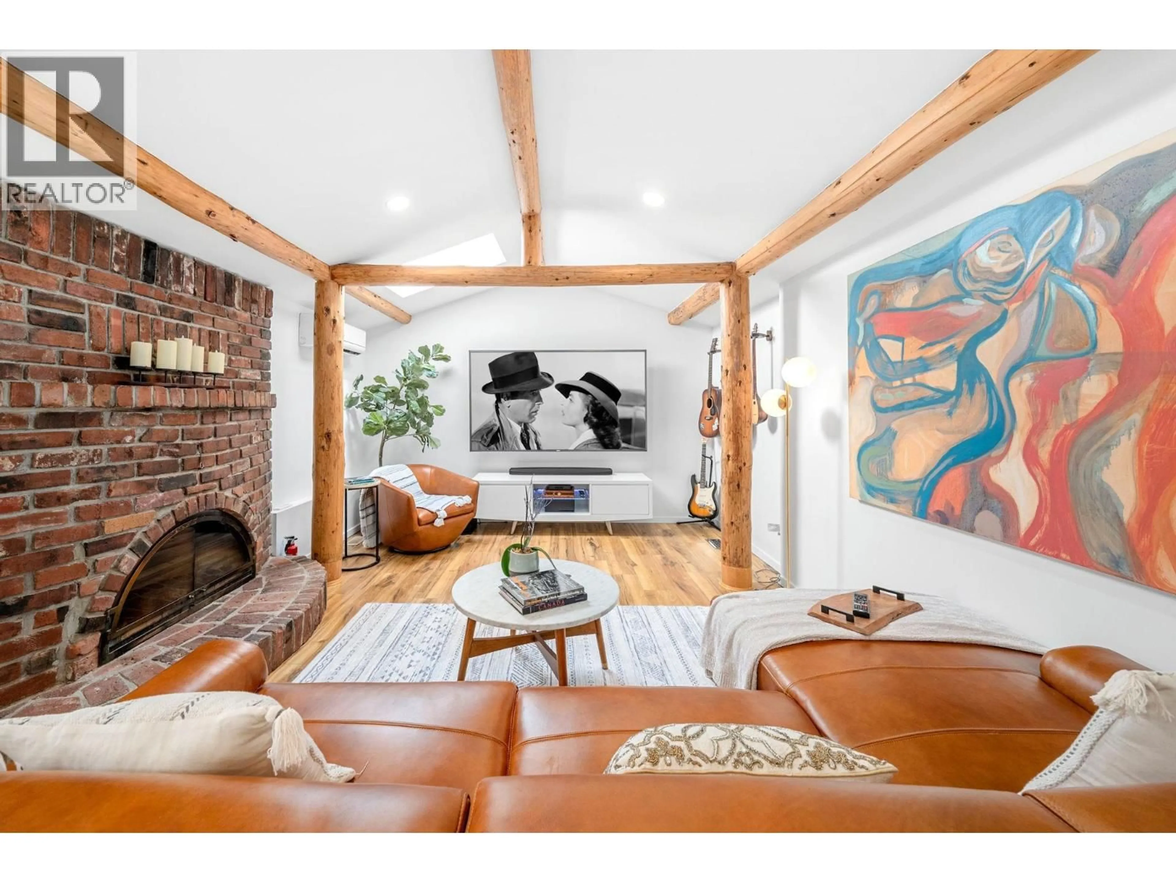 Living room with furniture, unknown for 2540 BOSWELL AVENUE, North Vancouver British Columbia V7H1L7