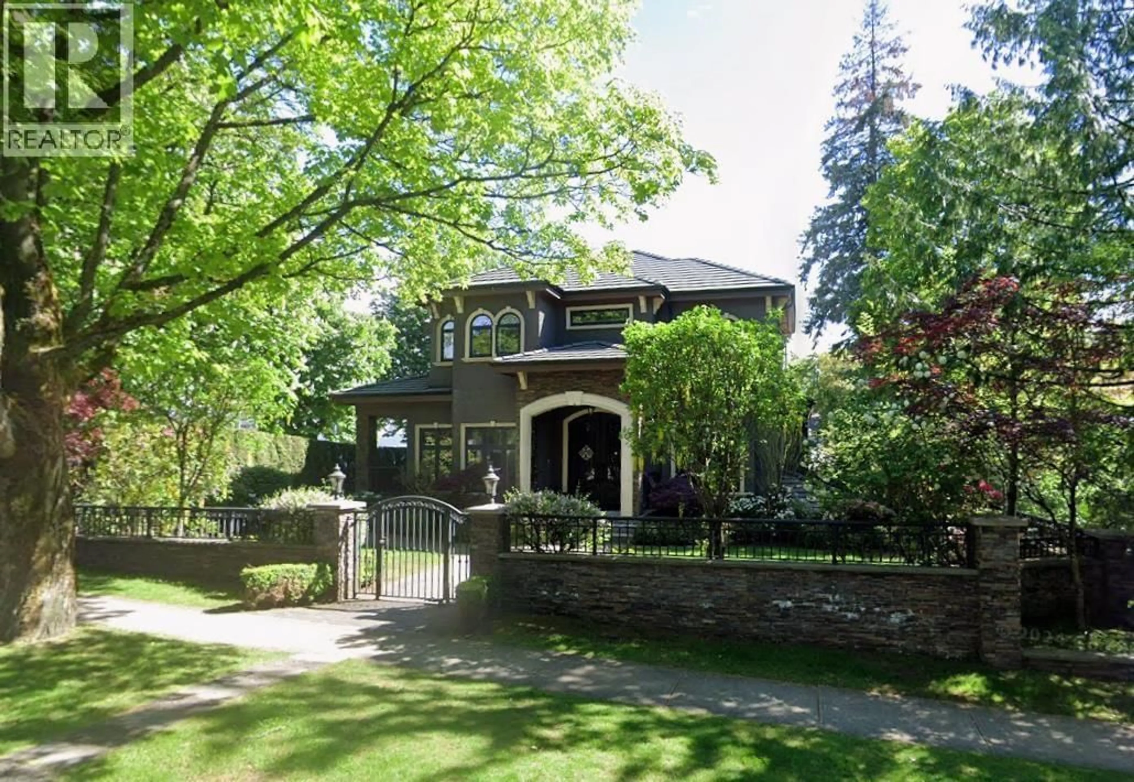 A pic from outside/outdoor area/front of a property/back of a property/a pic from drone, street for 2502 36TH AVENUE, Vancouver British Columbia V6N2P5