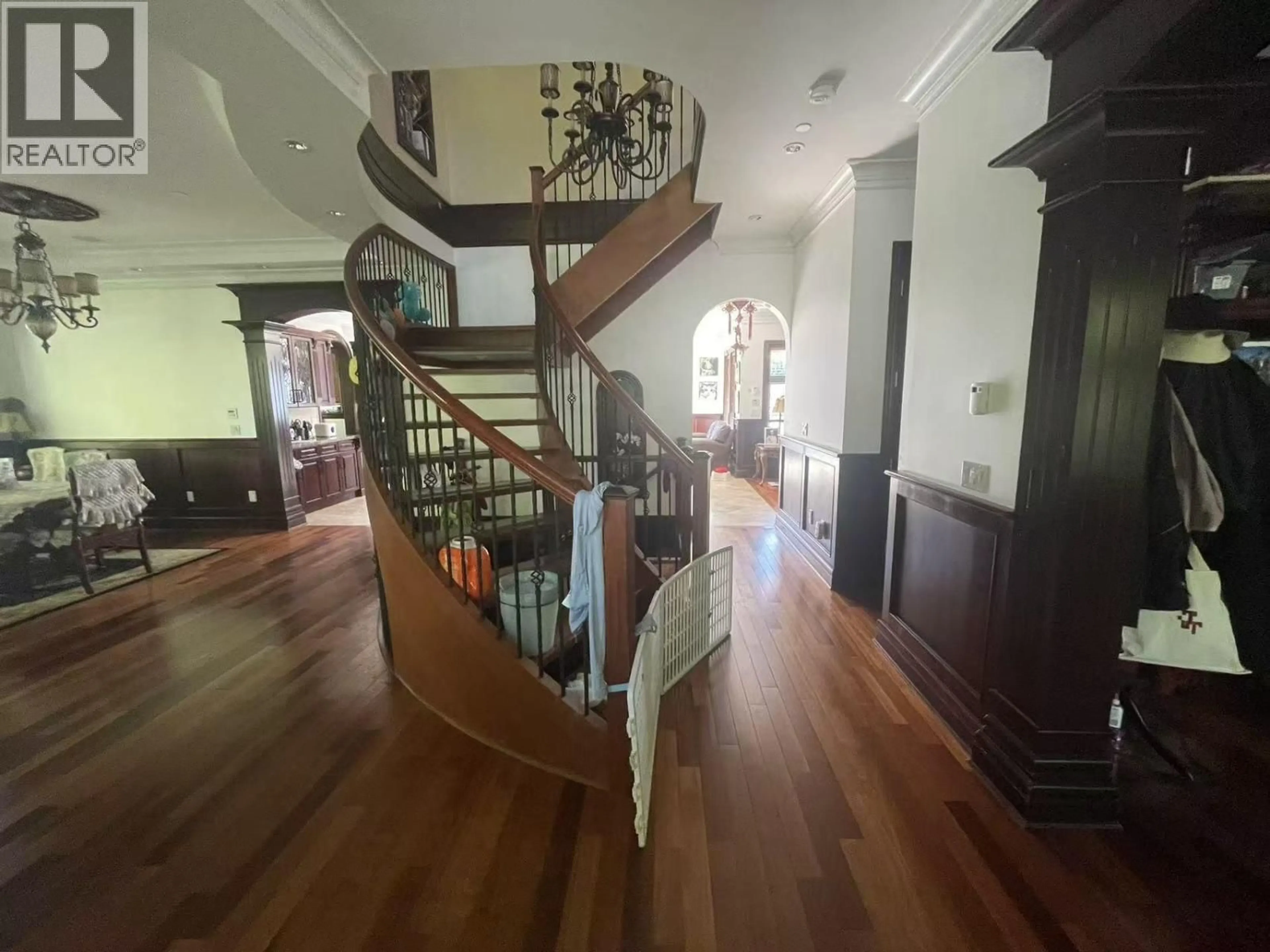 Indoor foyer for 2502 36TH AVENUE, Vancouver British Columbia V6N2P5