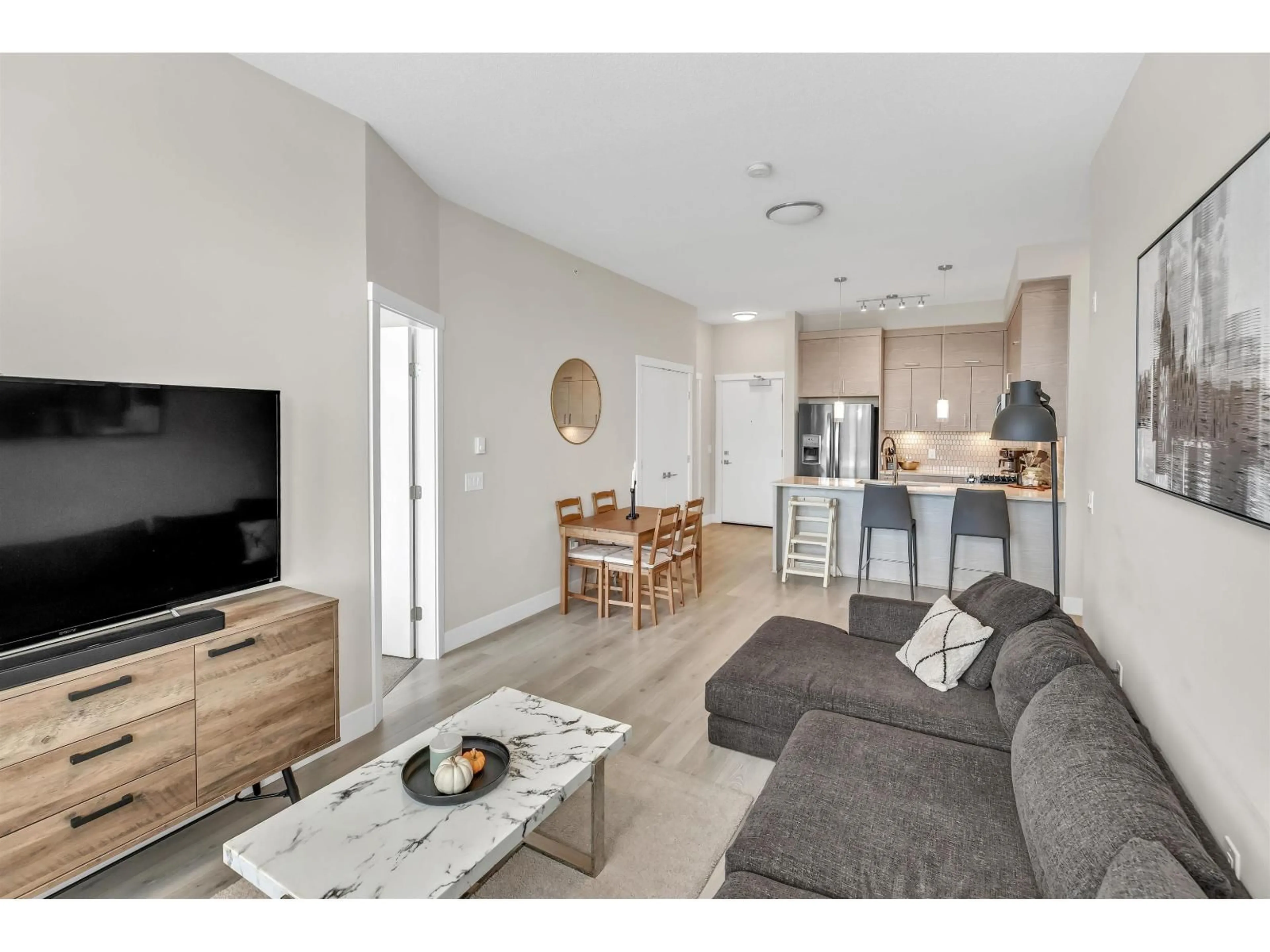 Living room with furniture, unknown for 408 - 2120 GLADWIN ROAD, Abbotsford British Columbia V2S0L7