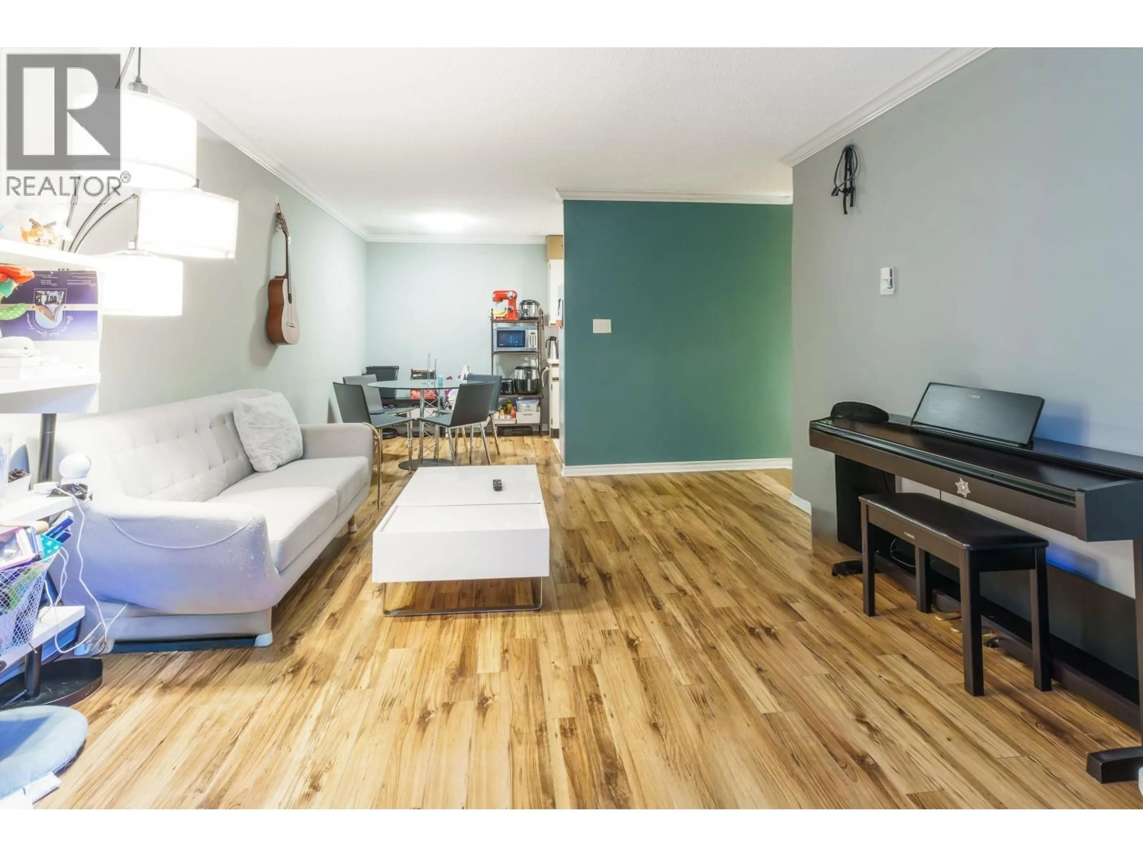 Living room with furniture, wood/laminate floor for 213 - 1195 PIPELINE ROAD, Coquitlam British Columbia V3B6J5