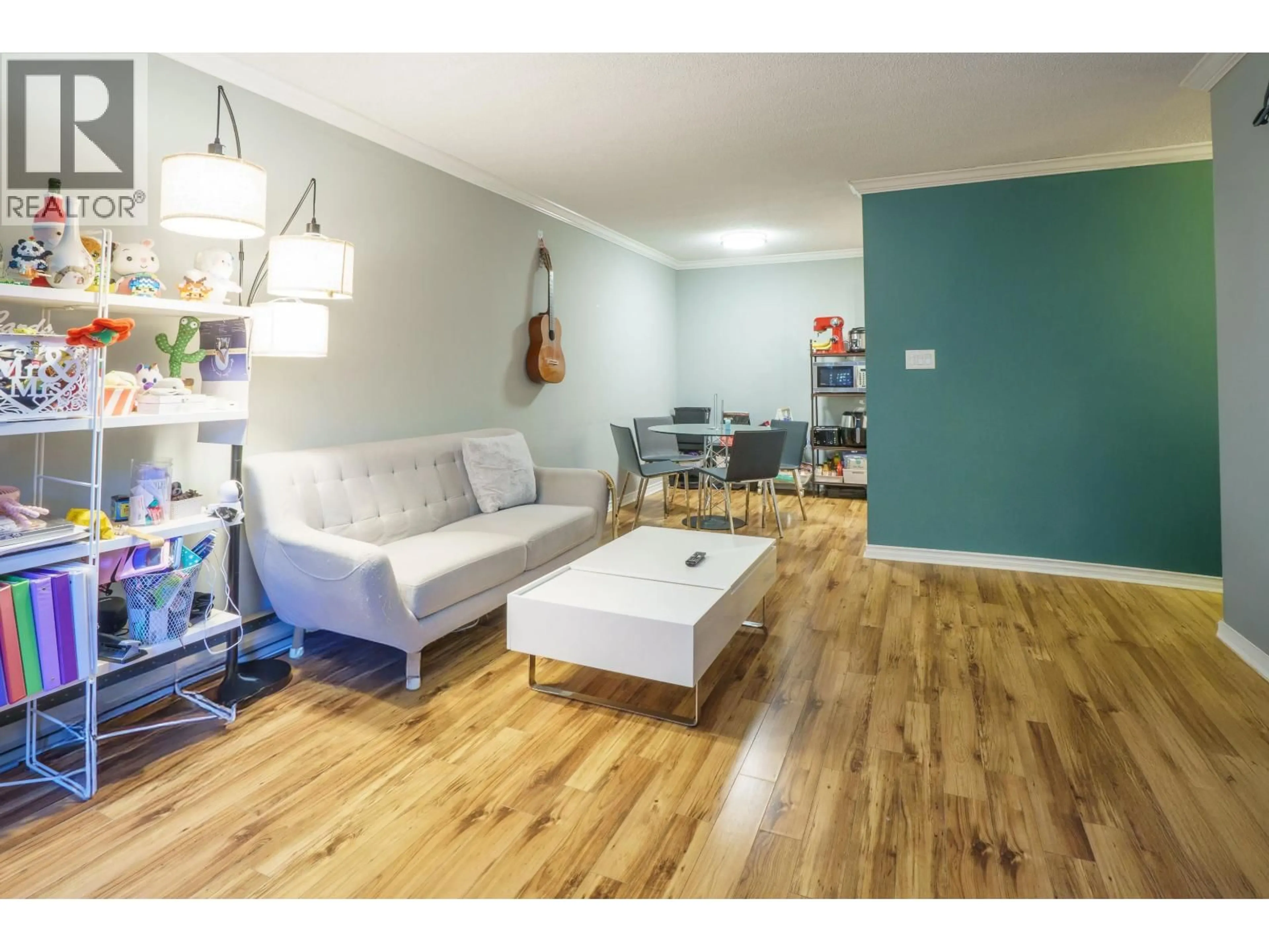 Living room with furniture, wood/laminate floor for 213 - 1195 PIPELINE ROAD, Coquitlam British Columbia V3B6J5