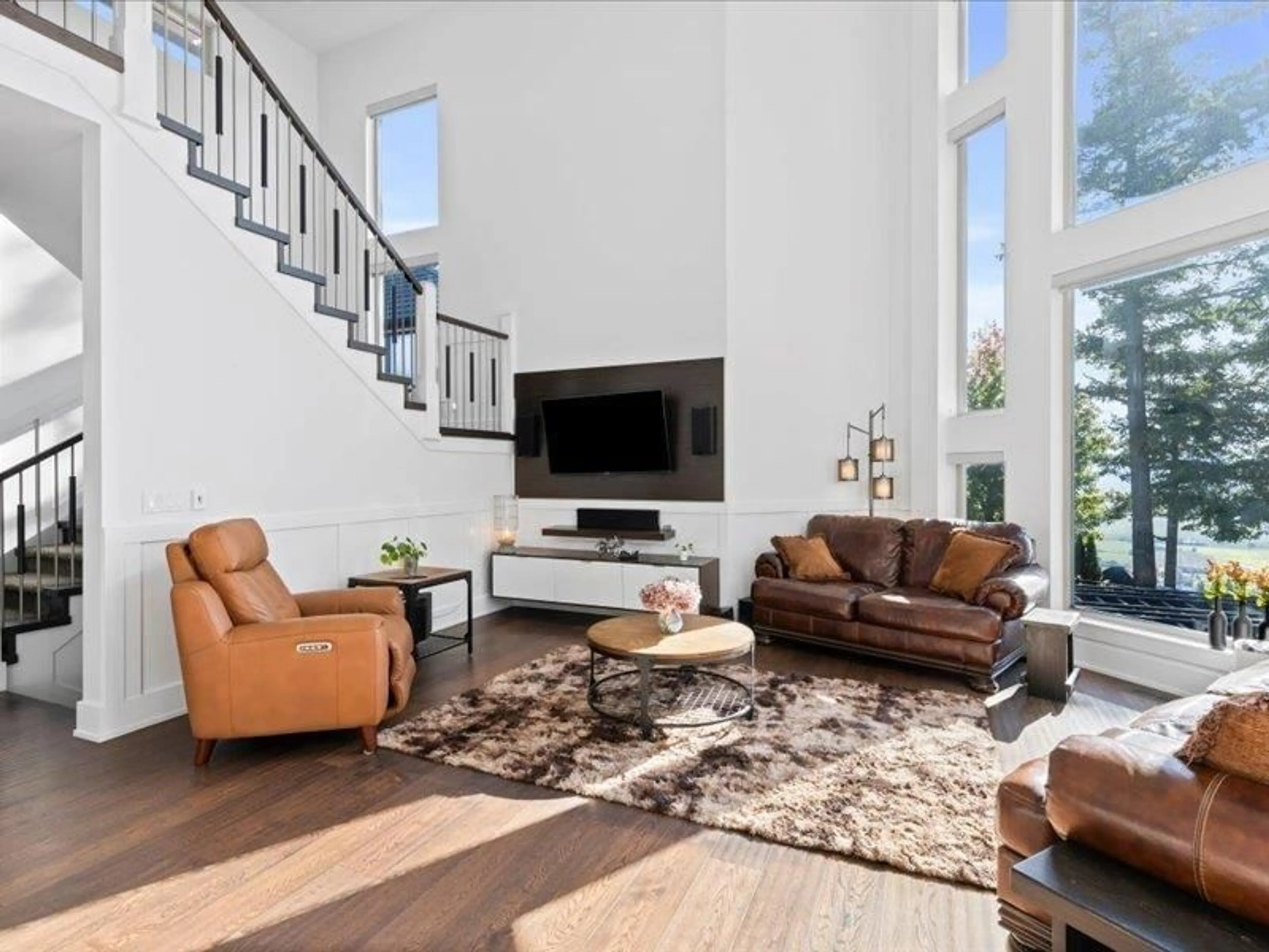 Living room with furniture, unknown for 2453 EAGLE MOUNTAIN, Abbotsford British Columbia V3G3B3