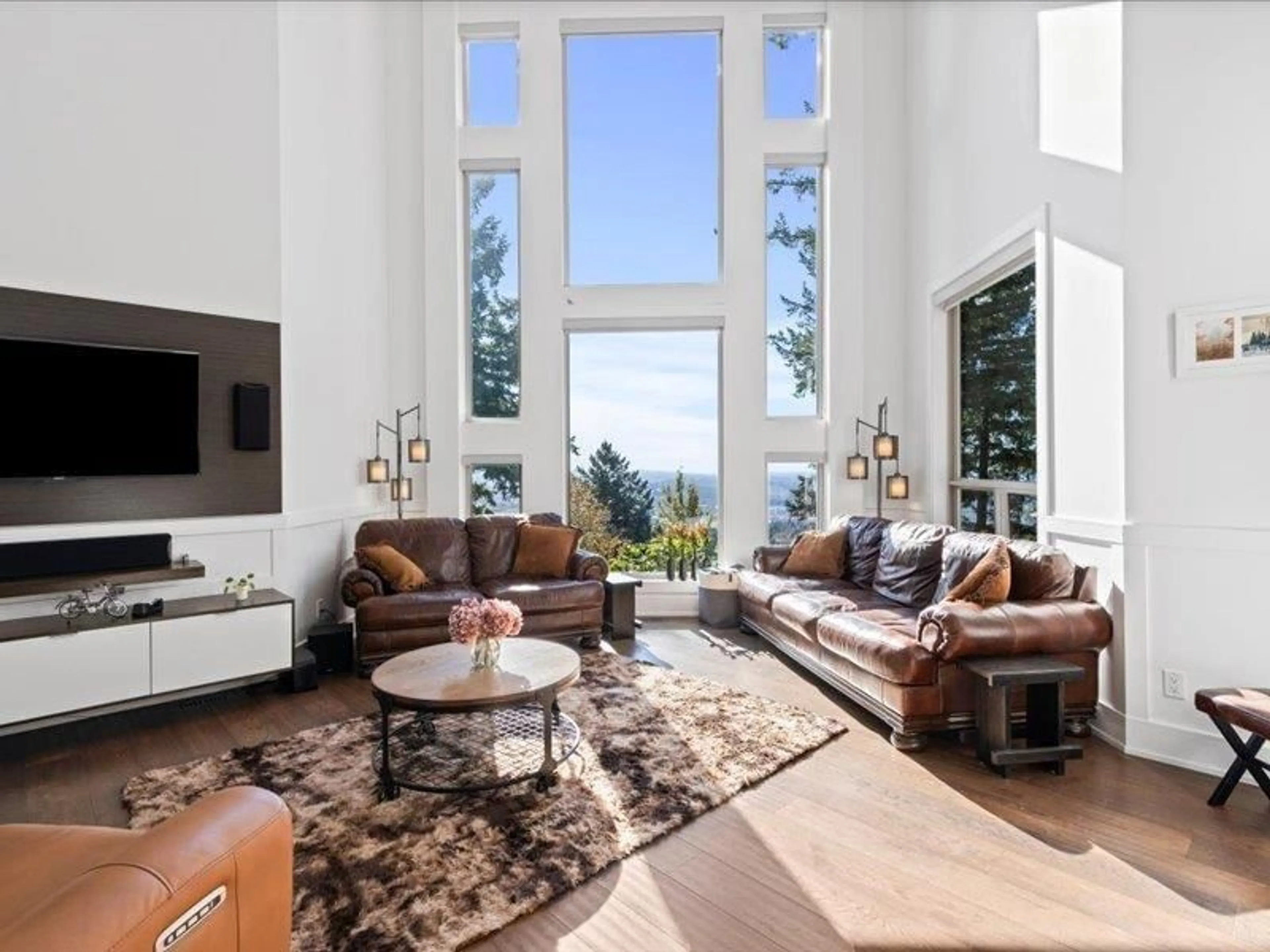 Living room with furniture, unknown for 2453 EAGLE MOUNTAIN, Abbotsford British Columbia V3G3B3