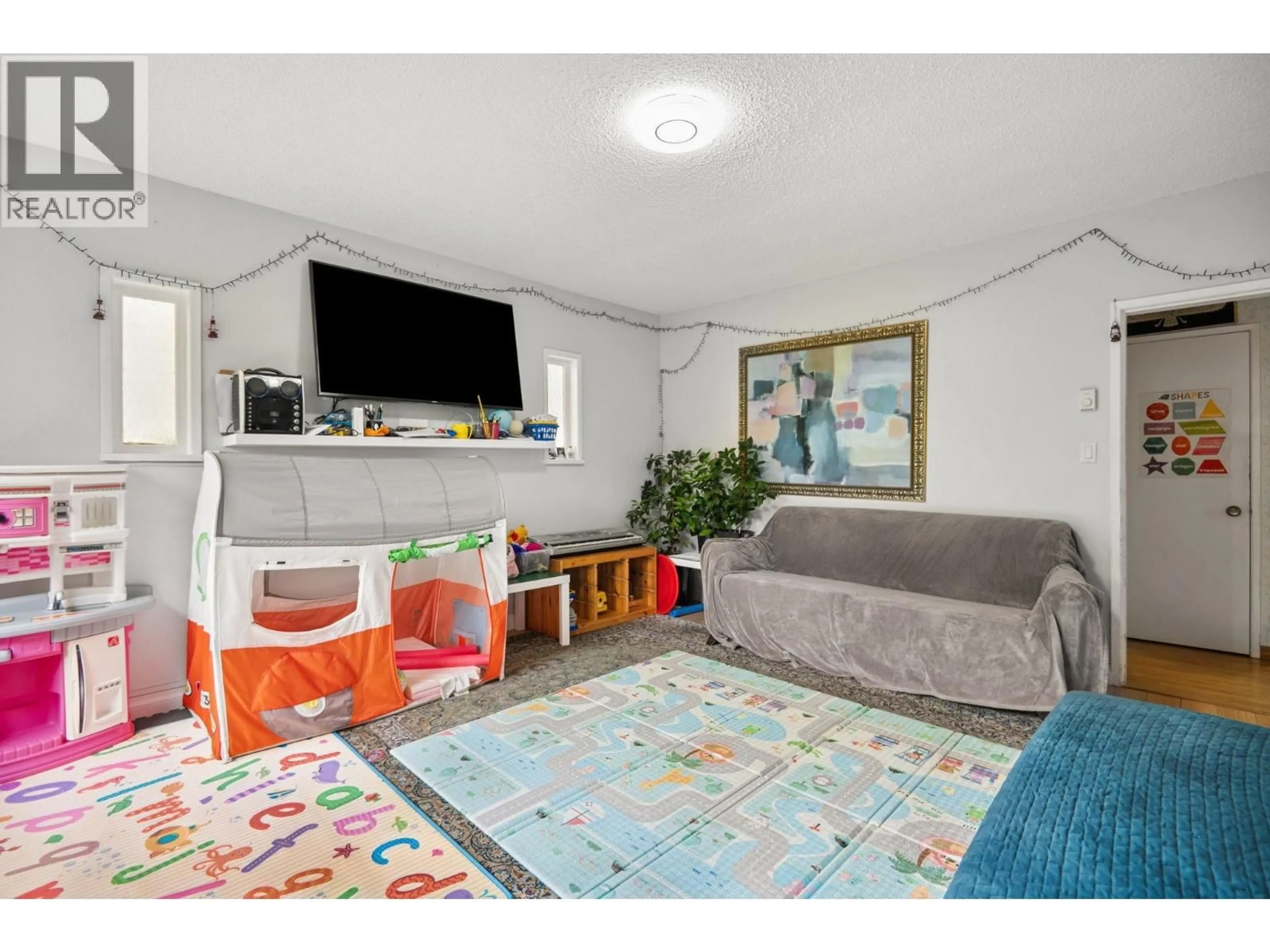 Unknown for 565 50TH AVENUE, Vancouver British Columbia V5X1A9