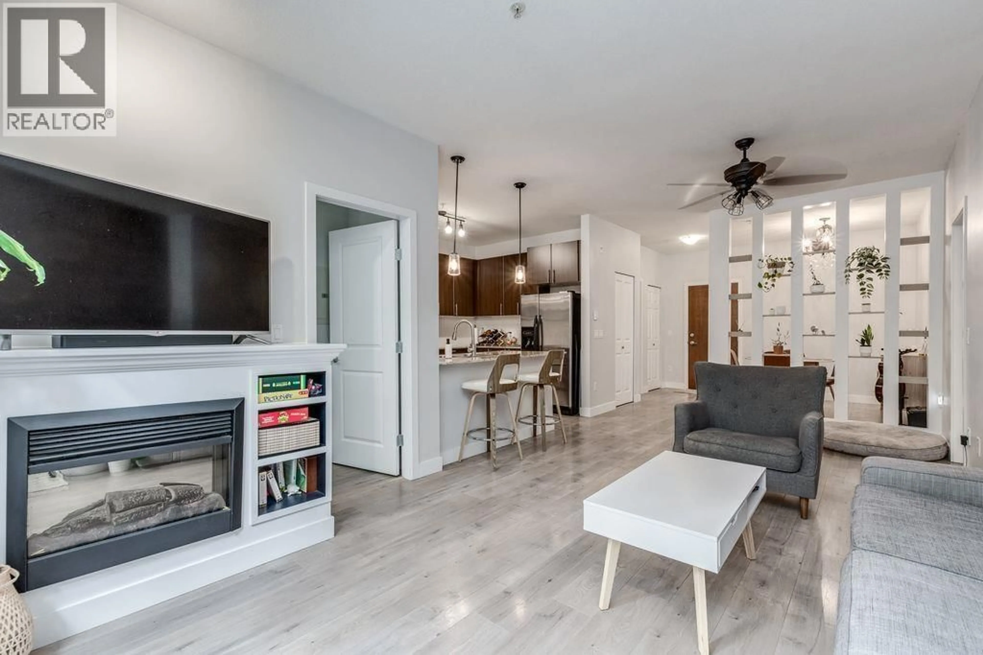 Living room with furniture, unknown for 118 - 2477 KELLY AVENUE, Port Coquitlam British Columbia V3C0B3