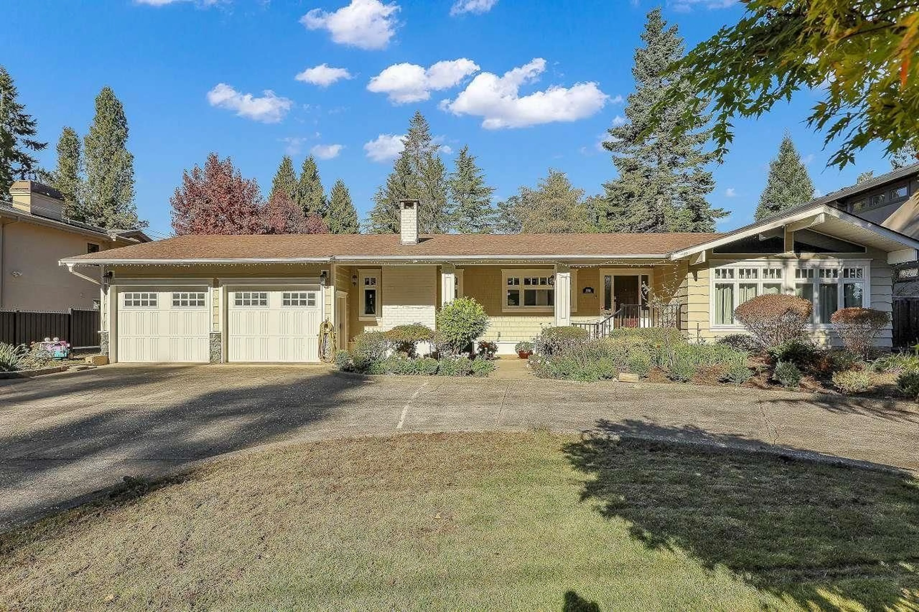 Home with vinyl exterior material, street for 13721 MARINE, Surrey British Columbia V4B1A3