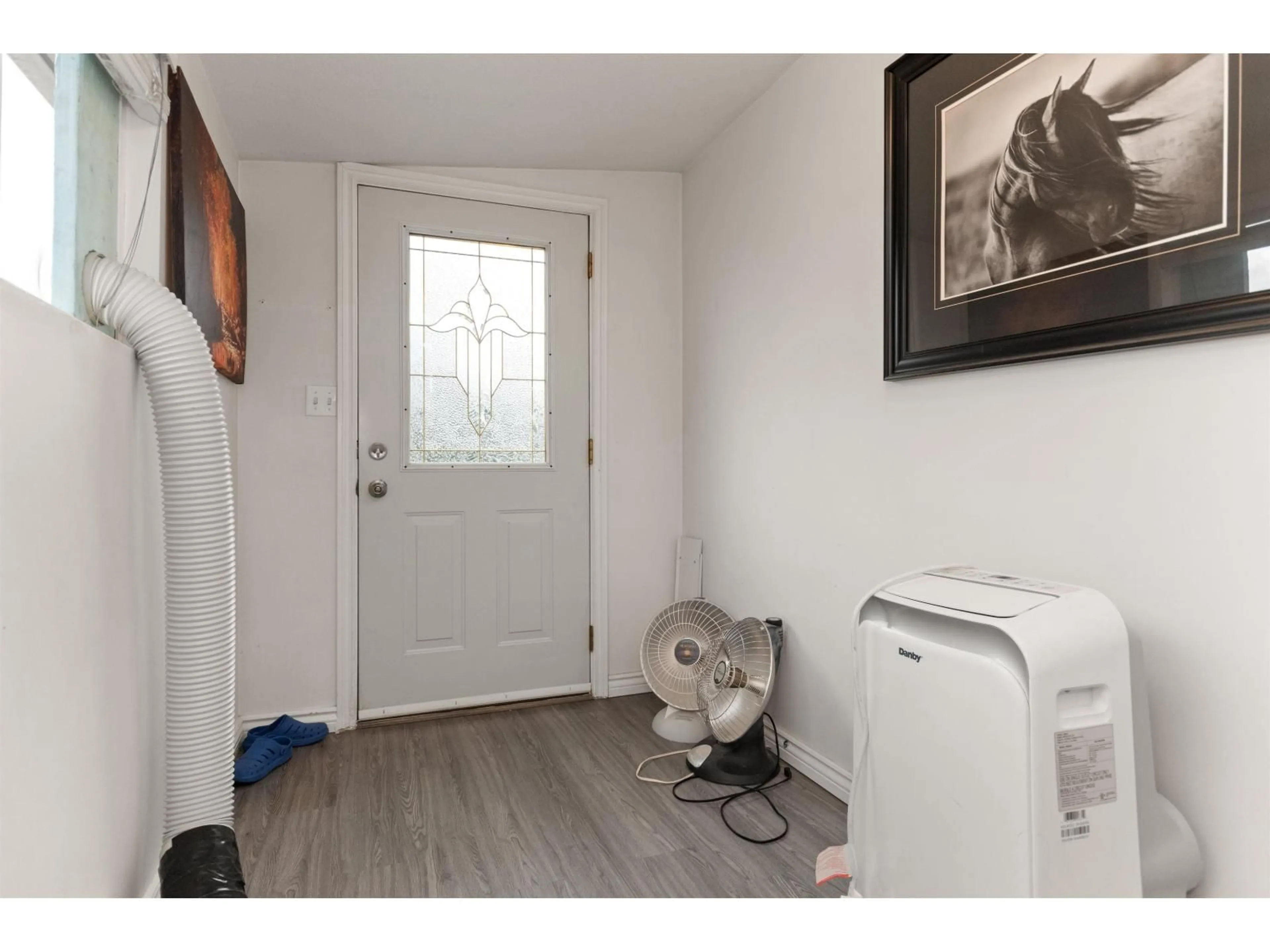 Indoor entryway for 564 WALLACE STREET, Hope British Columbia V0X1L0
