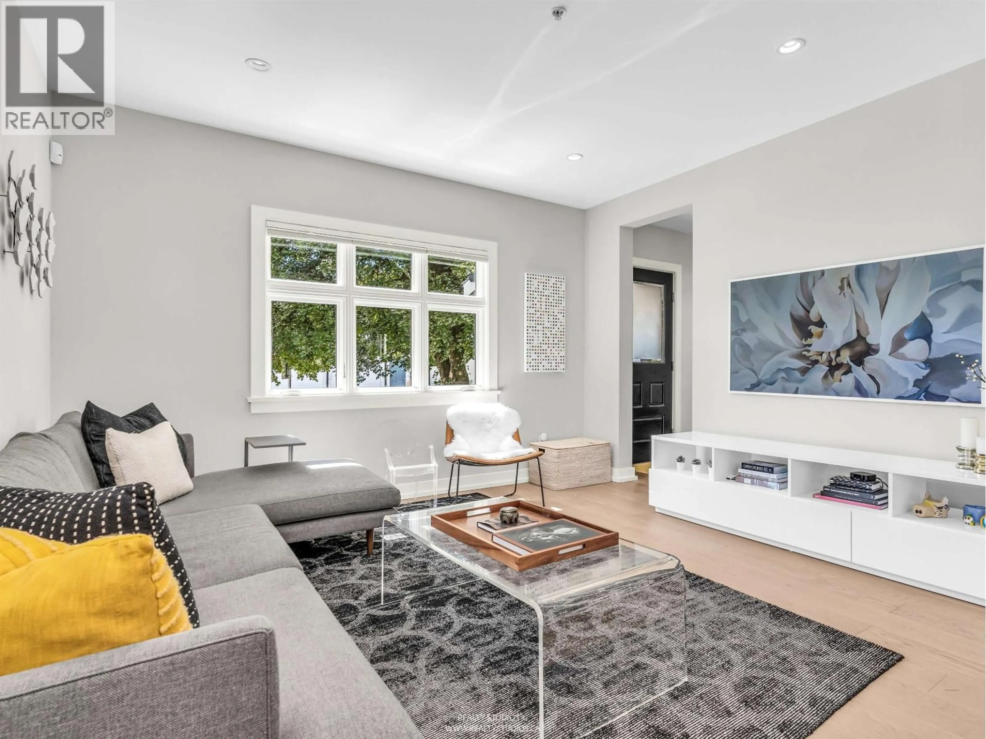 Living room with furniture, unknown for 91 27TH AVENUE, Vancouver British Columbia V5V2K2