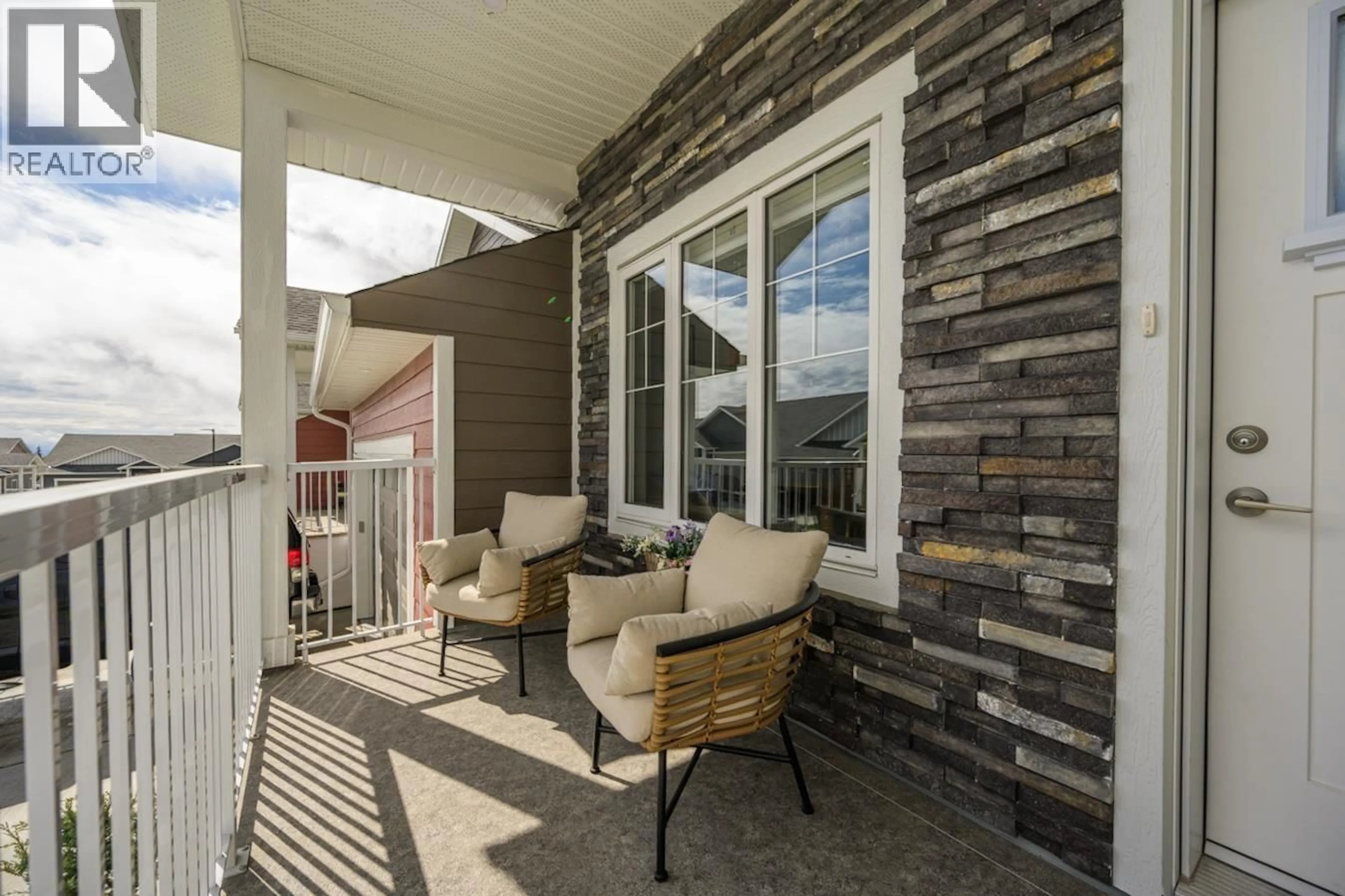 Patio, street for 402 - 2425 ROWE STREET, Prince George British Columbia V2N0J3