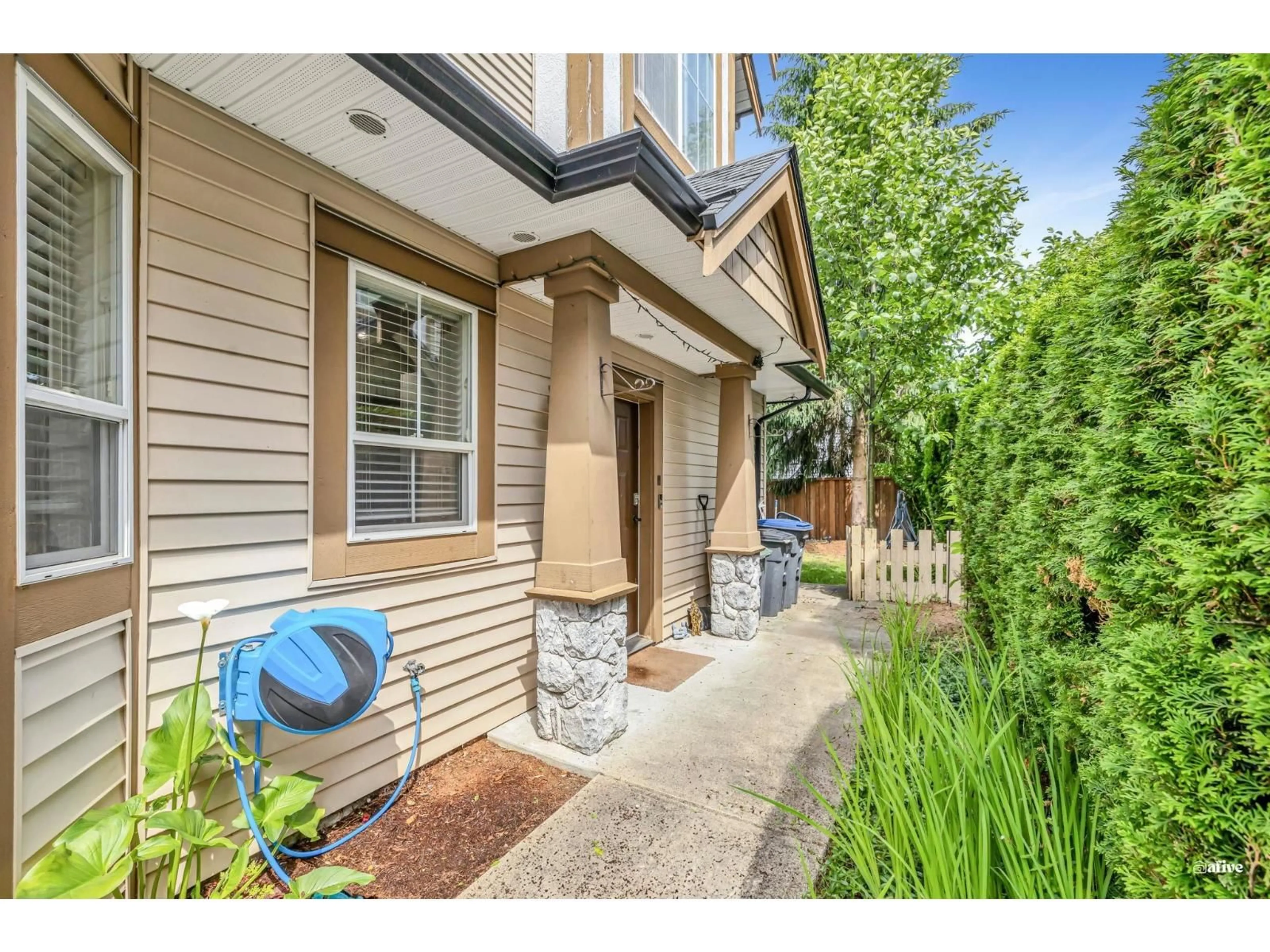 Indoor entryway for 38 - 18707 65, Surrey British Columbia V3S9H2