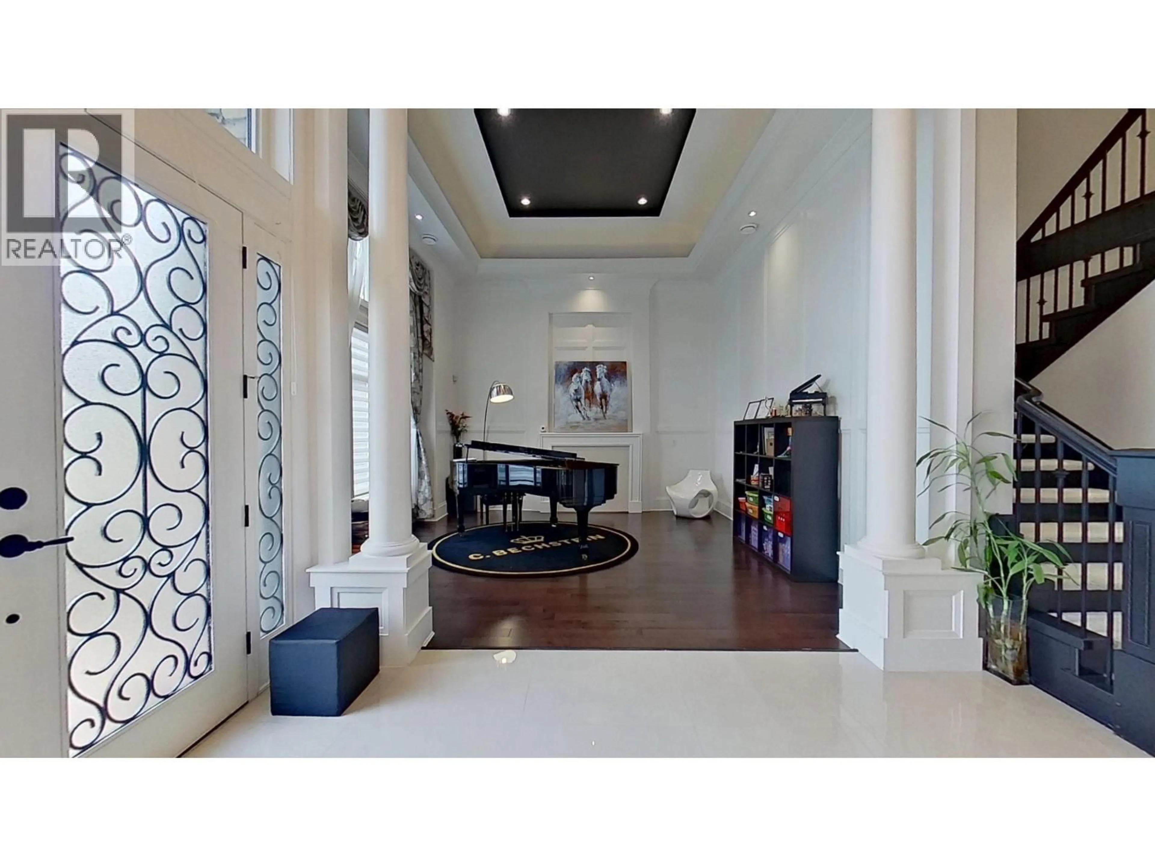 Indoor foyer for 8131 CLAYBROOK ROAD, Richmond British Columbia V7C2L4