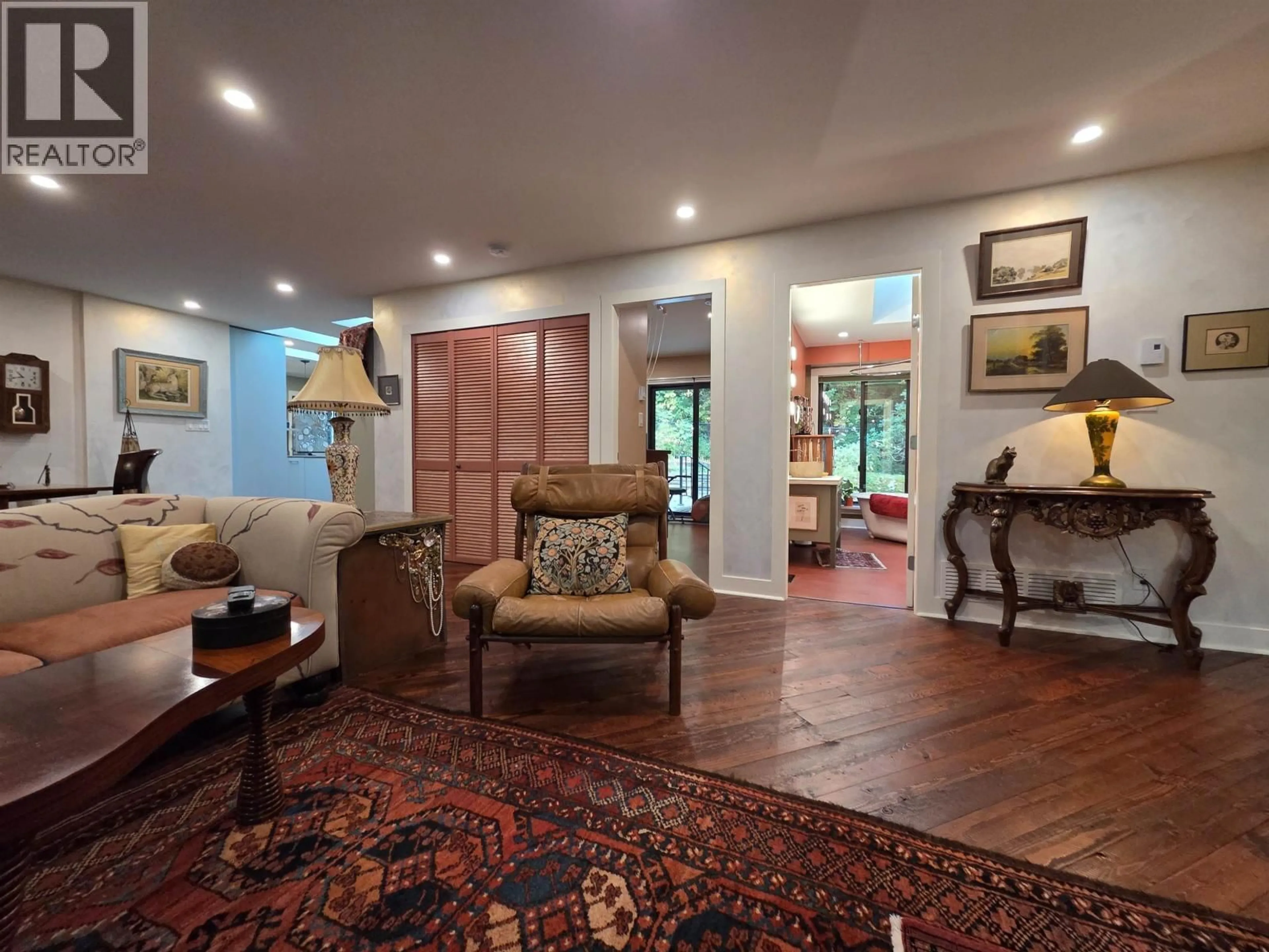 Indoor foyer for 2336 TREETOP LANE, North Vancouver British Columbia V7H2K5