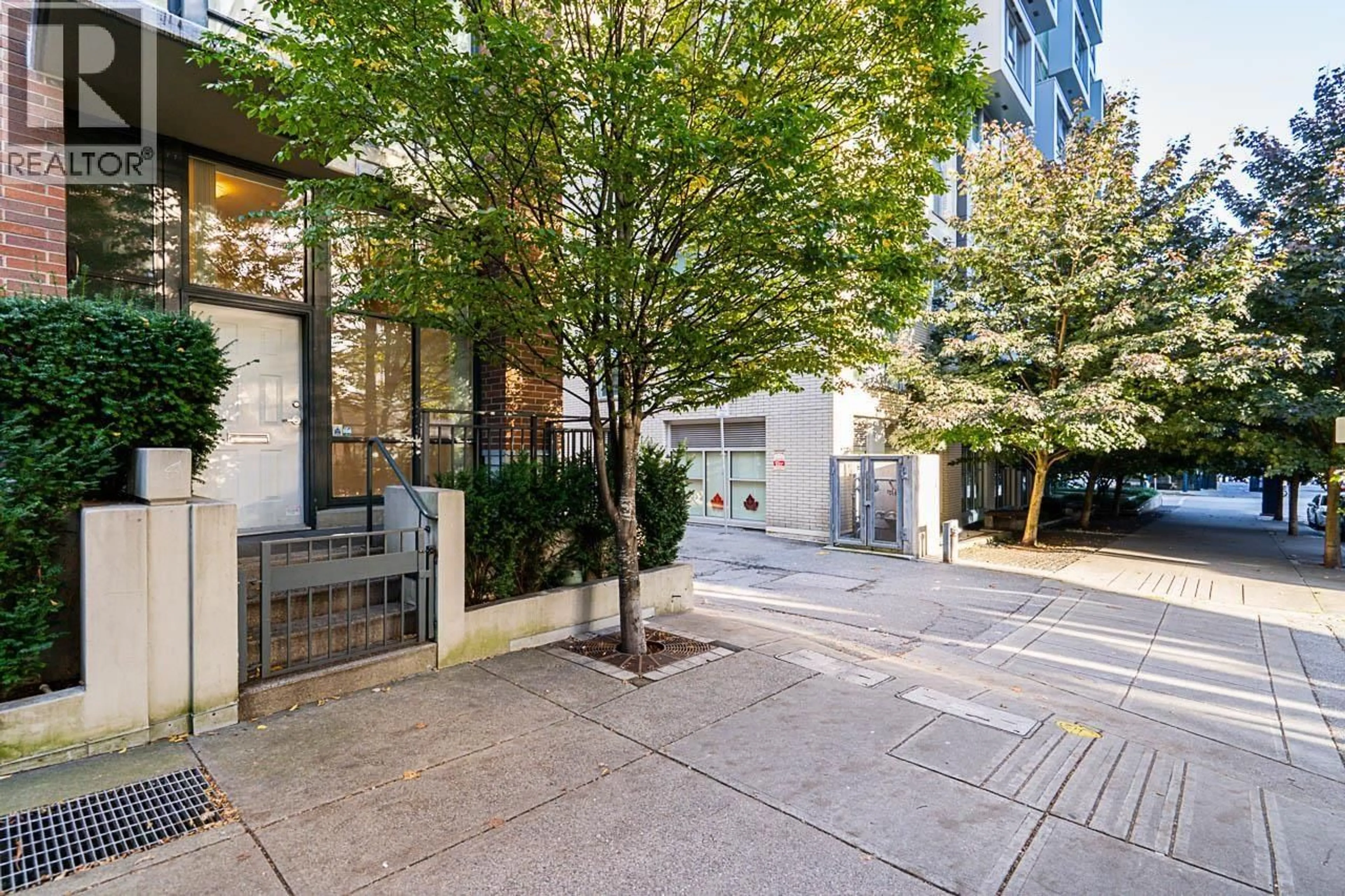 Patio, street for 555 HELMCKEN STREET, Vancouver British Columbia V6B5H7