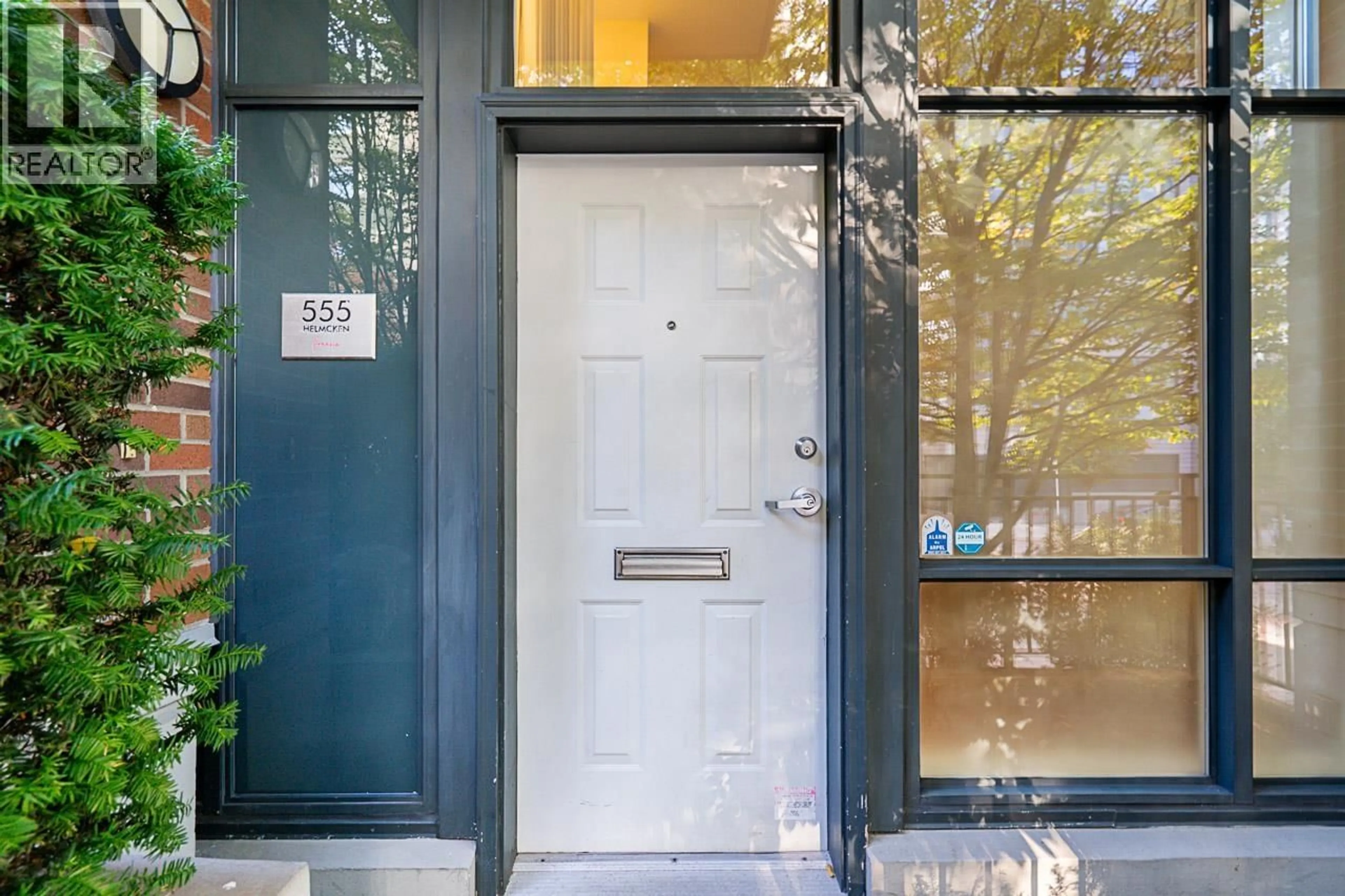 Indoor entryway for 555 HELMCKEN STREET, Vancouver British Columbia V6B5H7