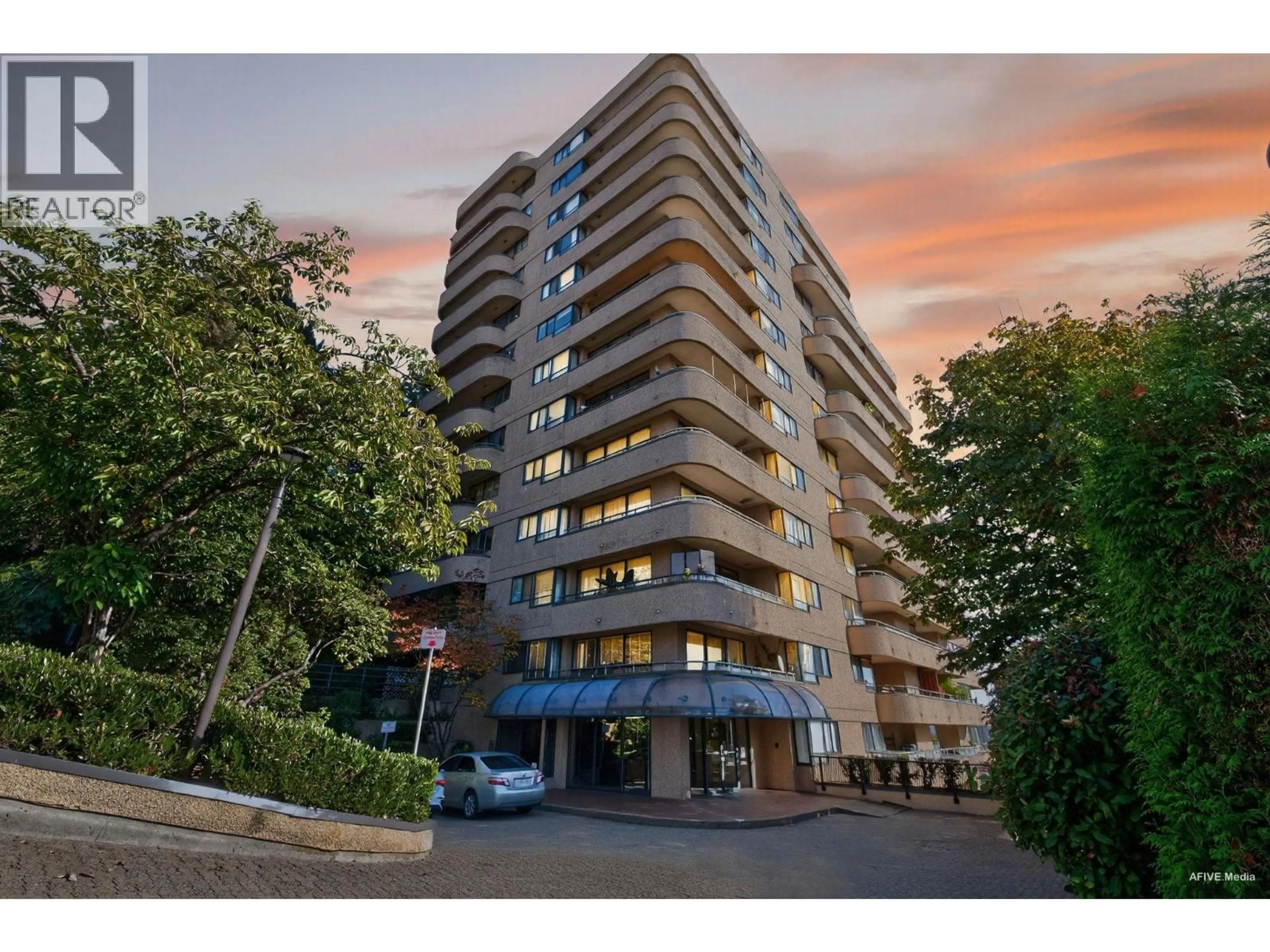 A pic from outside/outdoor area/front of a property/back of a property/a pic from drone, building for 405 - 1026 QUEENS AVENUE, New Westminster British Columbia V3M6B2