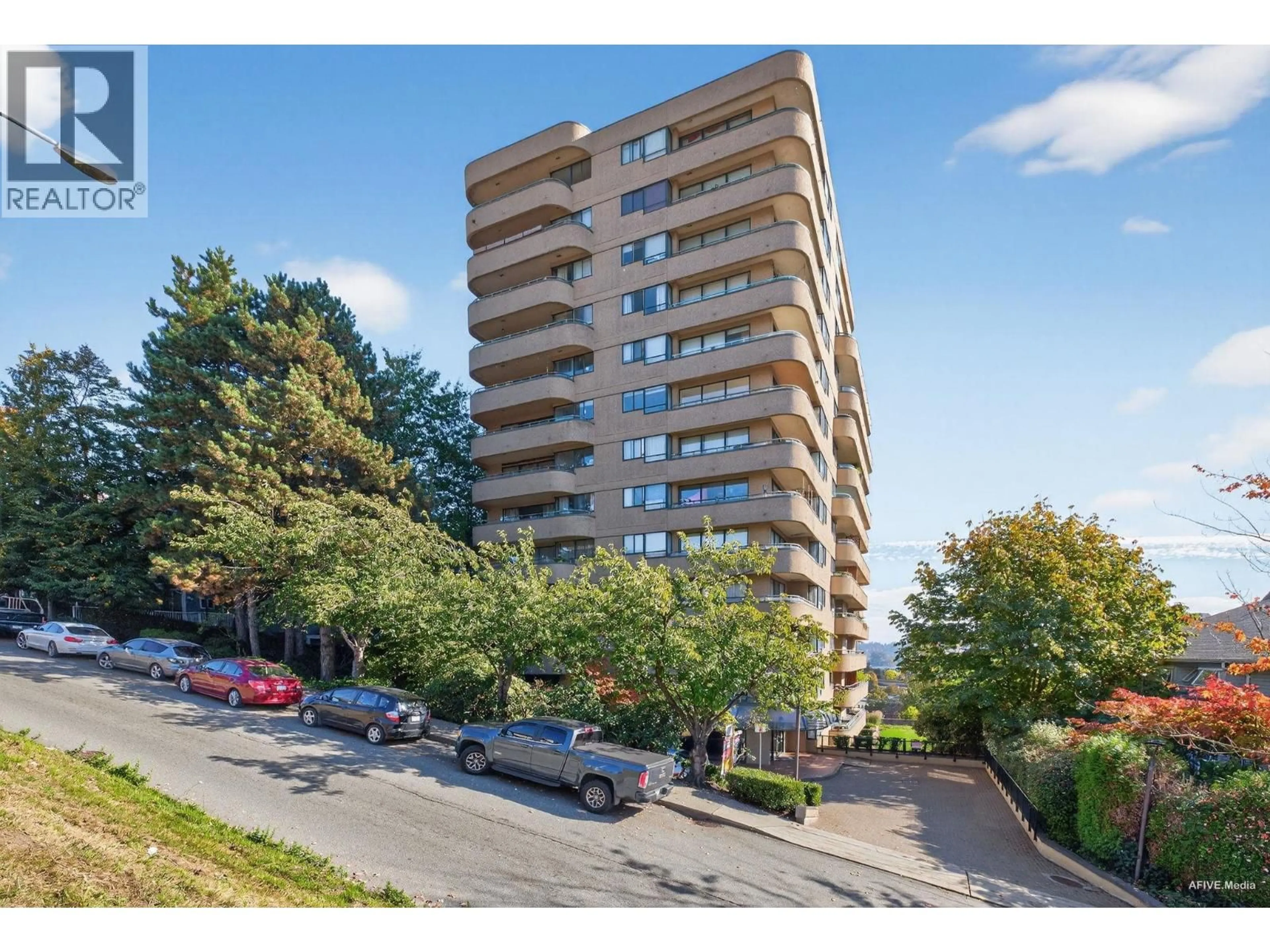 A pic from outside/outdoor area/front of a property/back of a property/a pic from drone, street for 405 - 1026 QUEENS AVENUE, New Westminster British Columbia V3M6B2