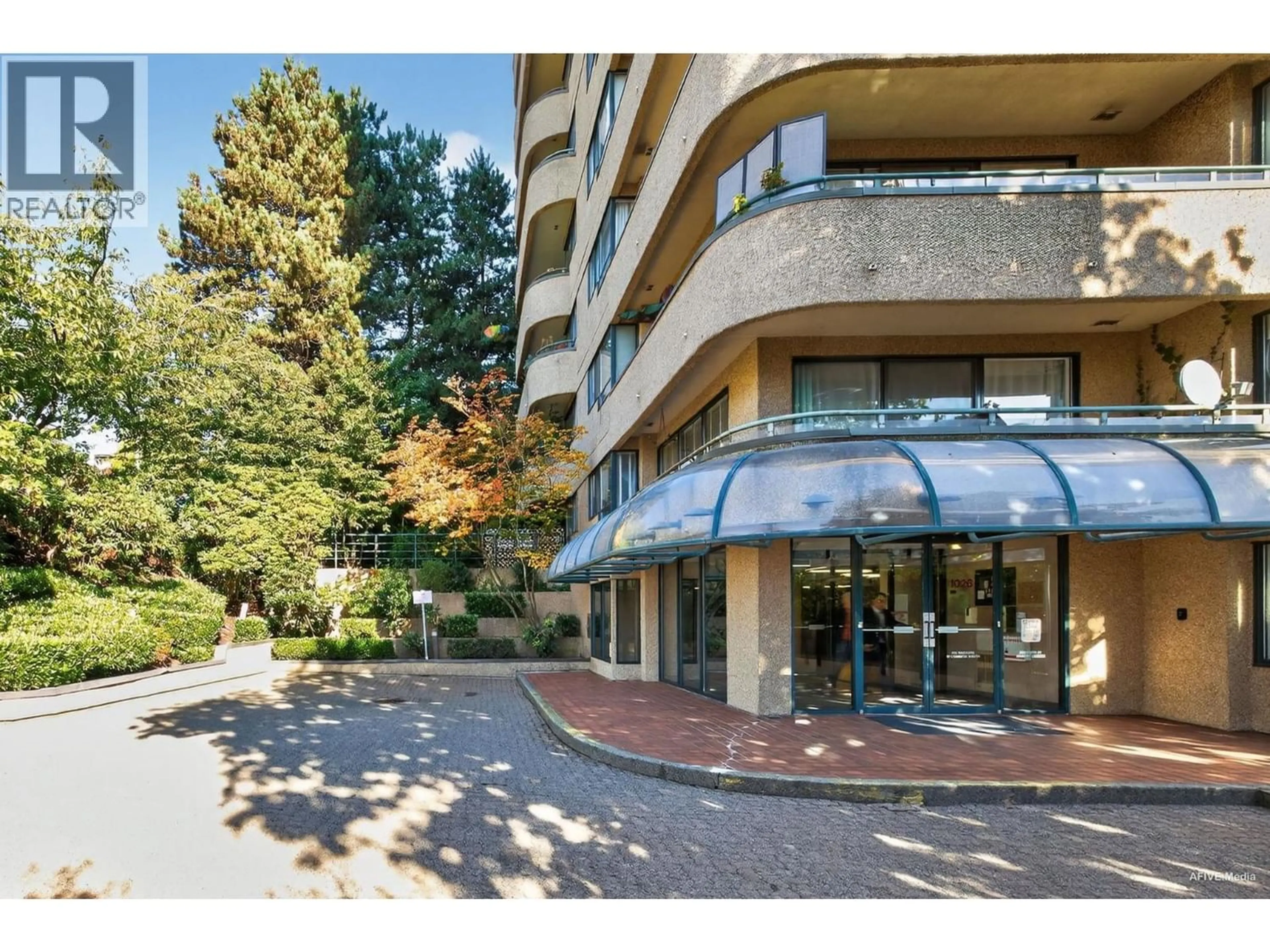 Indoor foyer for 405 - 1026 QUEENS AVENUE, New Westminster British Columbia V3M6B2