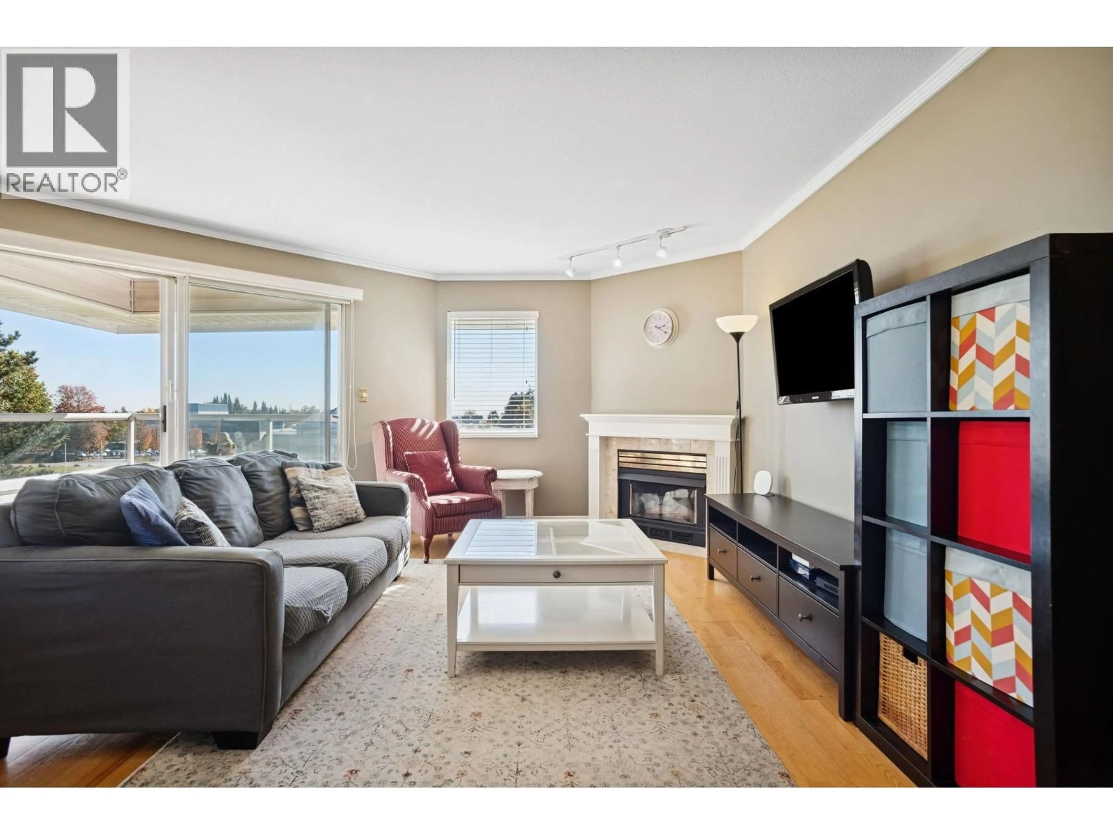 Living room with furniture, unknown for 304 - 5350 VICTORY STREET, Burnaby British Columbia V5J1T1