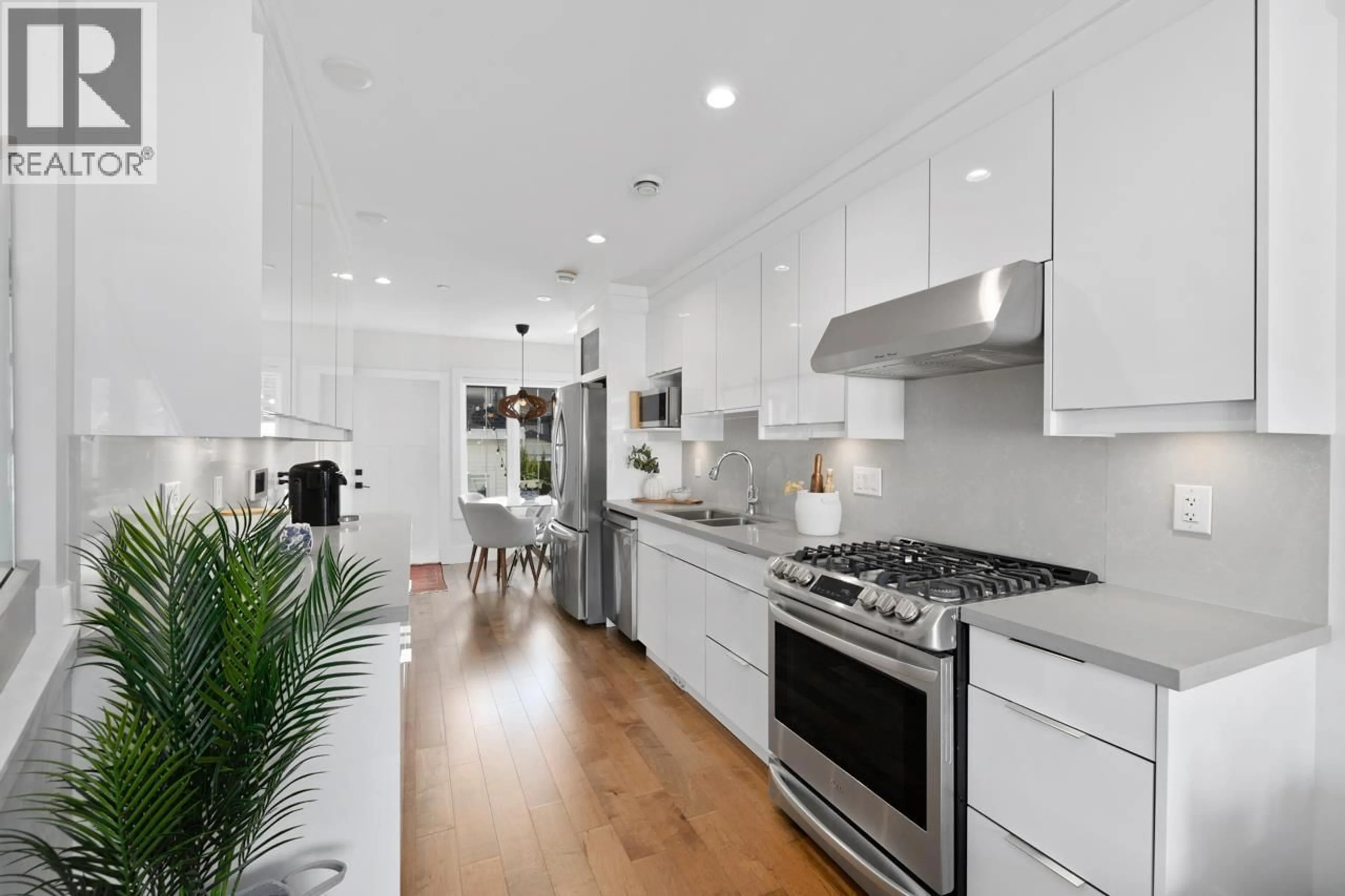 Open concept kitchen, unknown for 2248 GRANT STREET, Vancouver British Columbia V5L2Z7