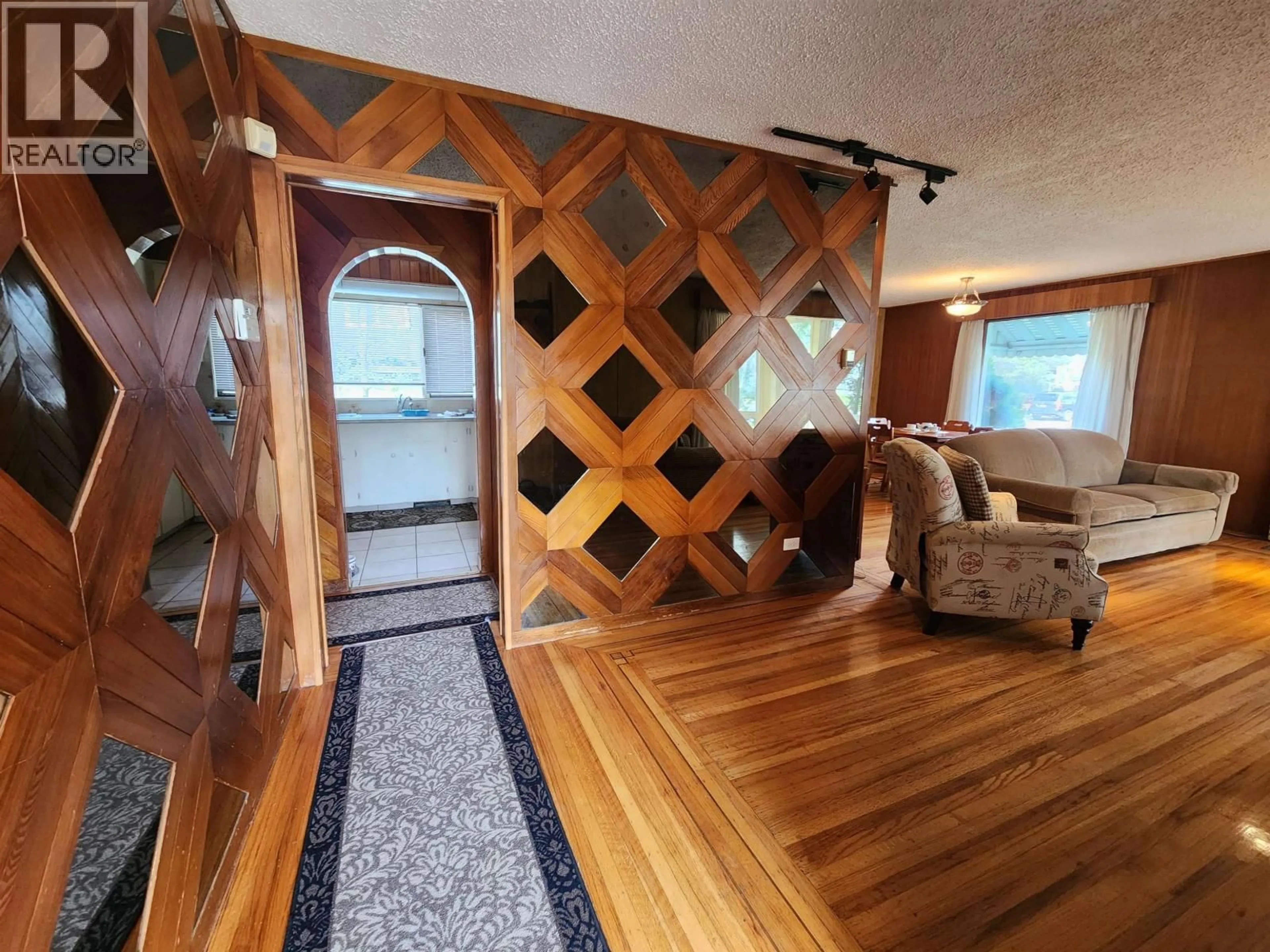 Indoor entryway for 1591 CEDAR STREET, Prince George British Columbia V2L1B6