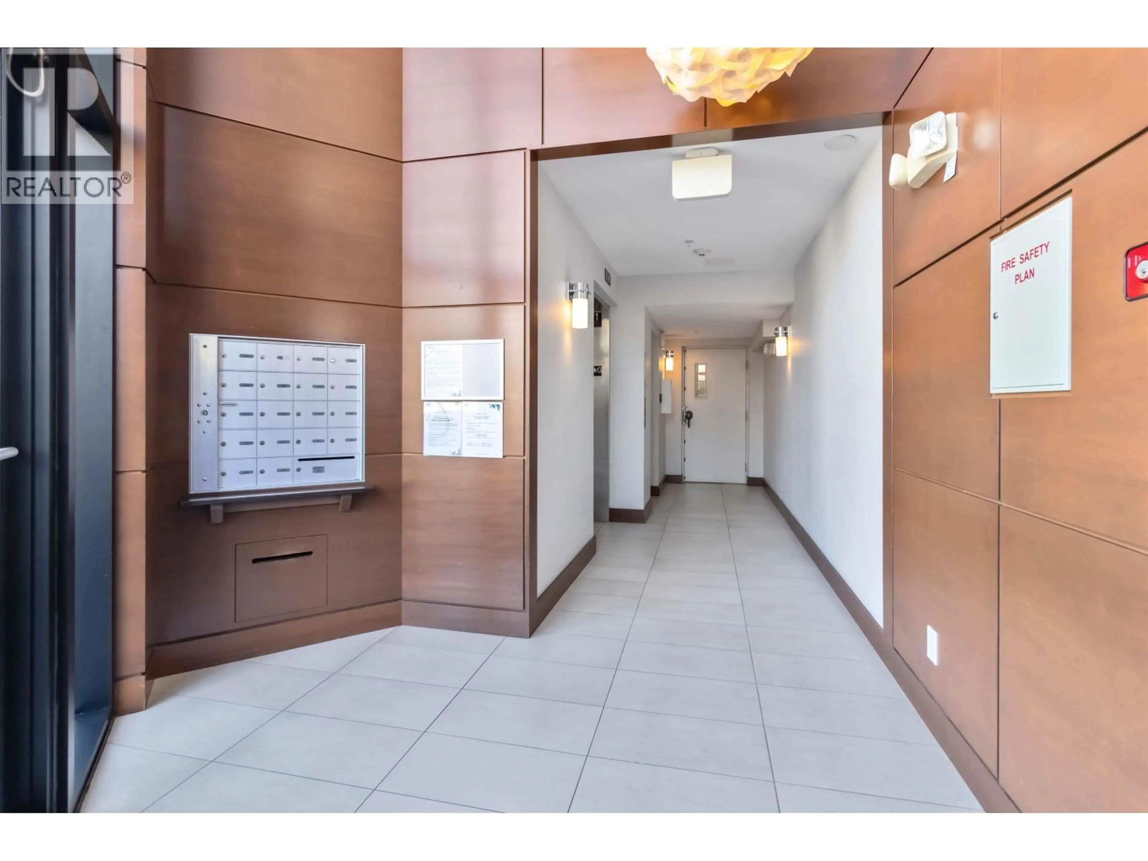 Indoor foyer for 303 - 5688 HASTINGS STREET, Burnaby British Columbia V5B1R4