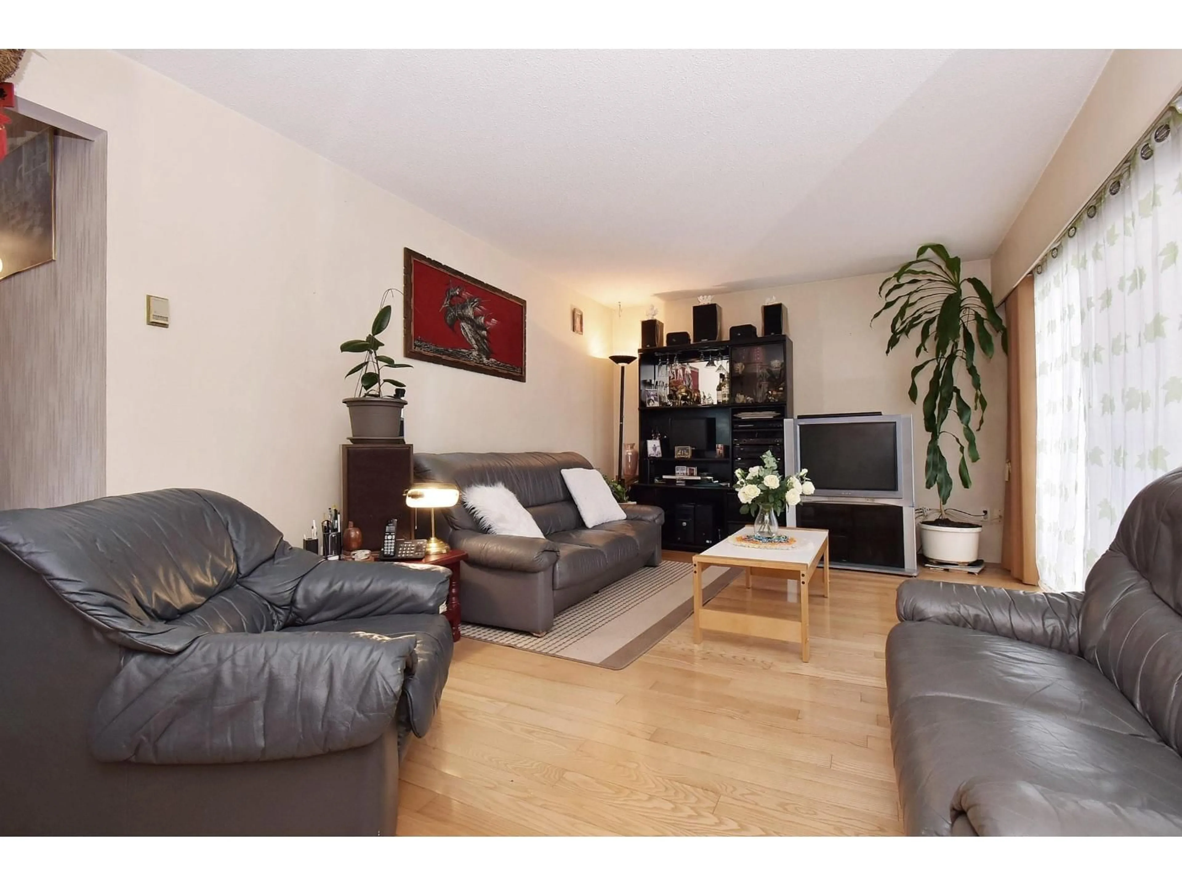 Living room with furniture, wood/laminate floor for 281C - 8635 120, Delta British Columbia V4C6R5