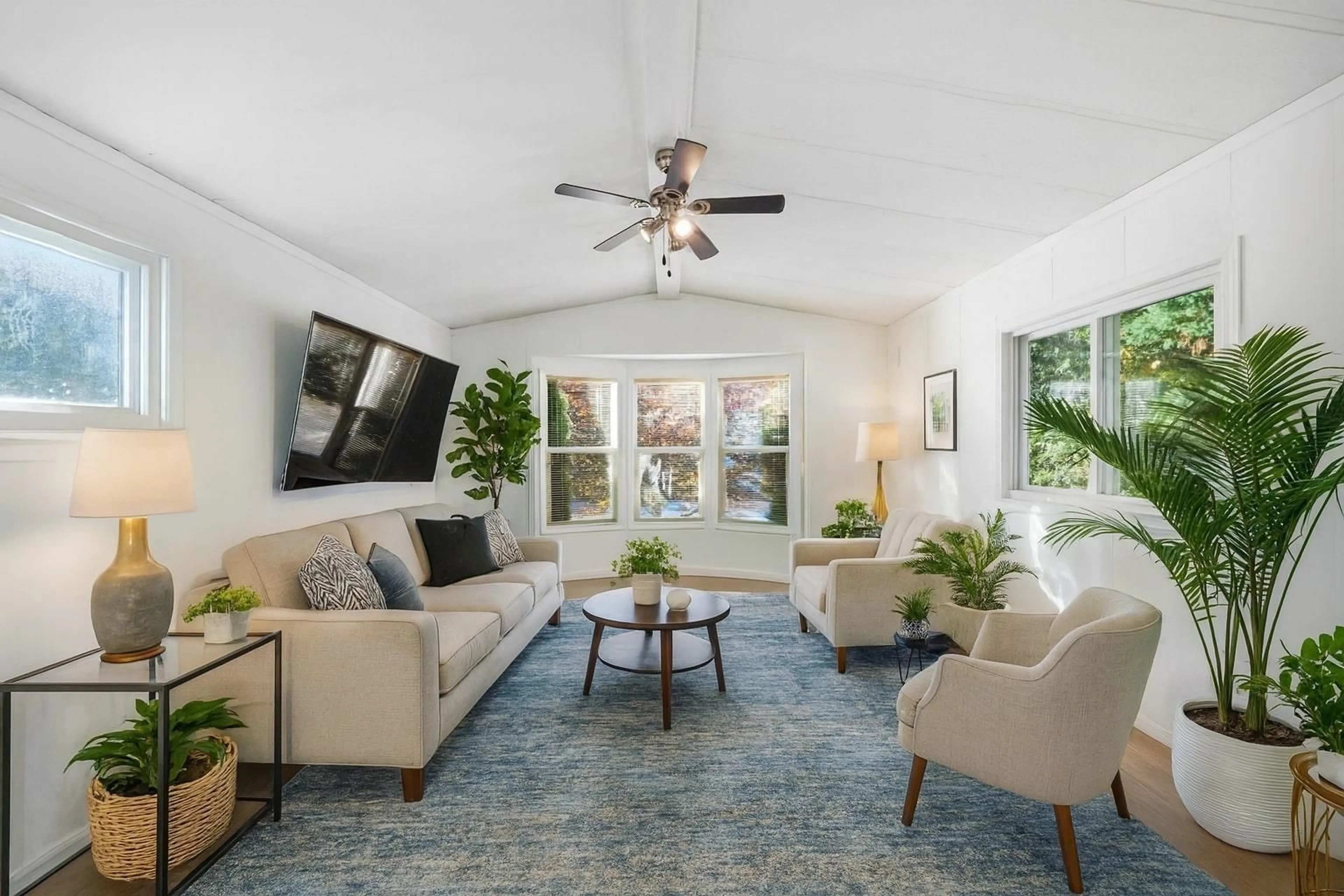 Living room with furniture, unknown for 207 - 45835 SLEEPY HOLLOW ROAD, Cultus Lake British Columbia V2R5A9