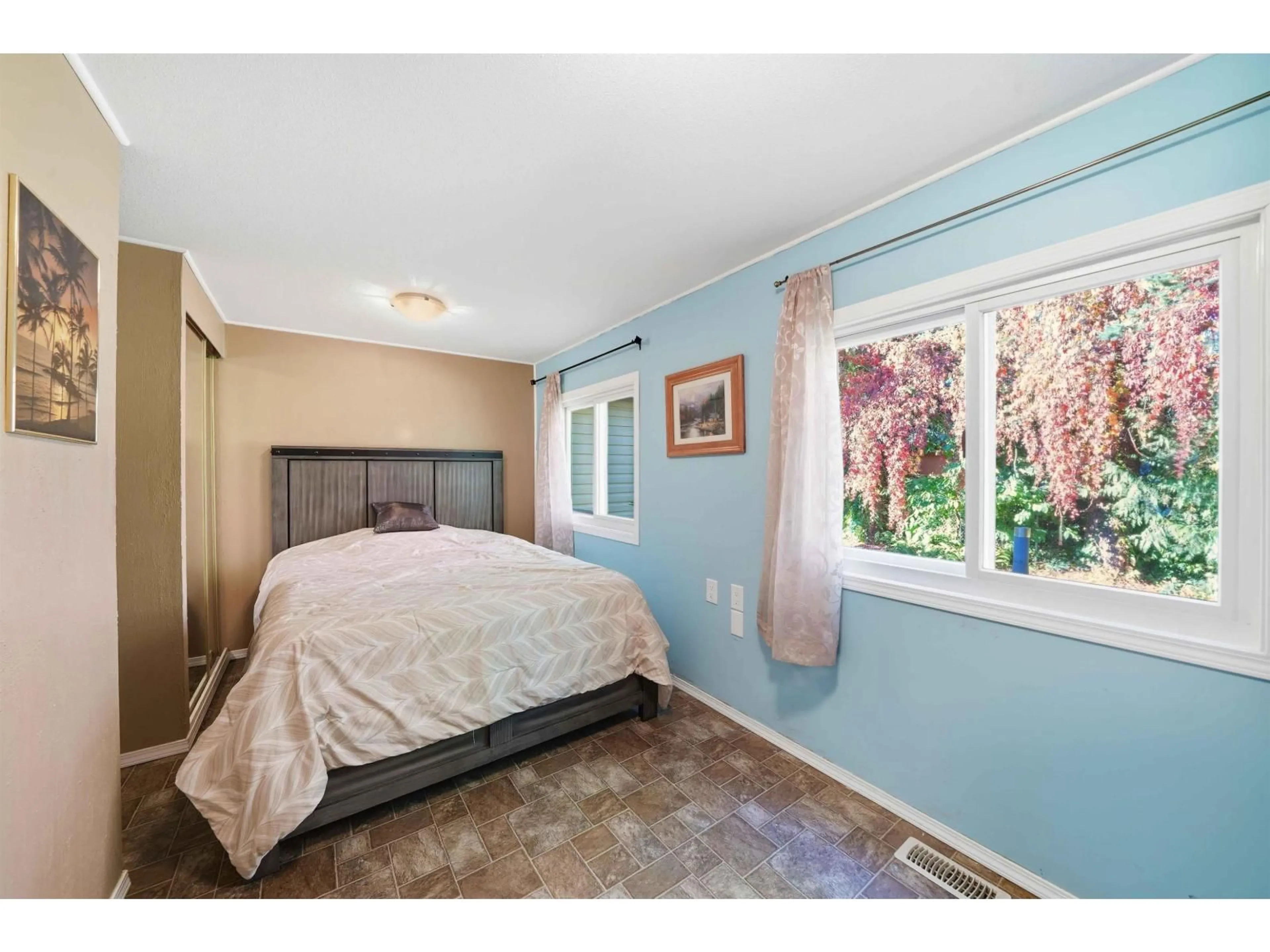 Bedroom with bed, unknown for 207 - 45835 SLEEPY HOLLOW ROAD, Cultus Lake British Columbia V2R5A9