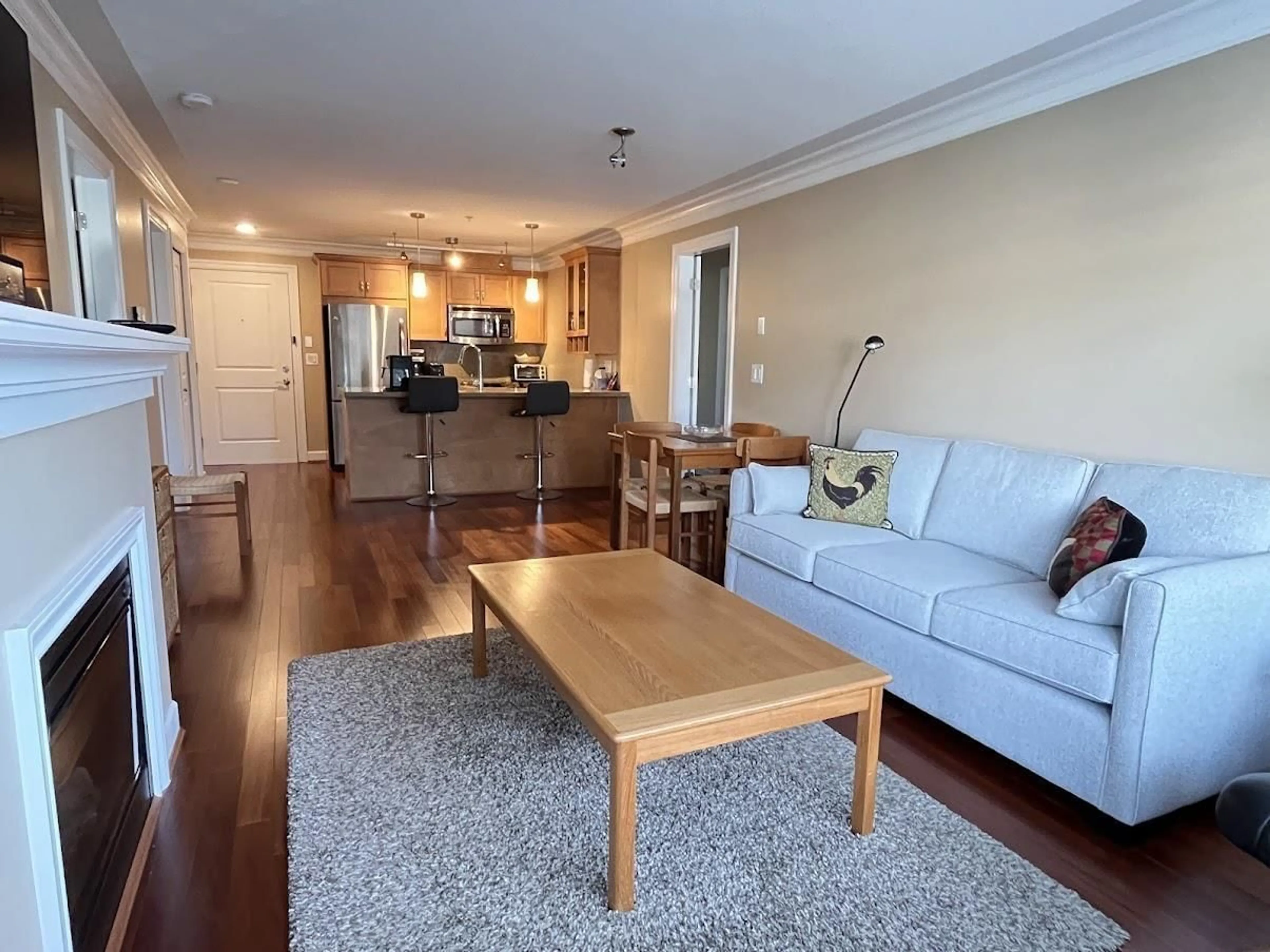 Living room with furniture, wood/laminate floor for 305 - 15357 ROPER, White Rock British Columbia V4B2G2