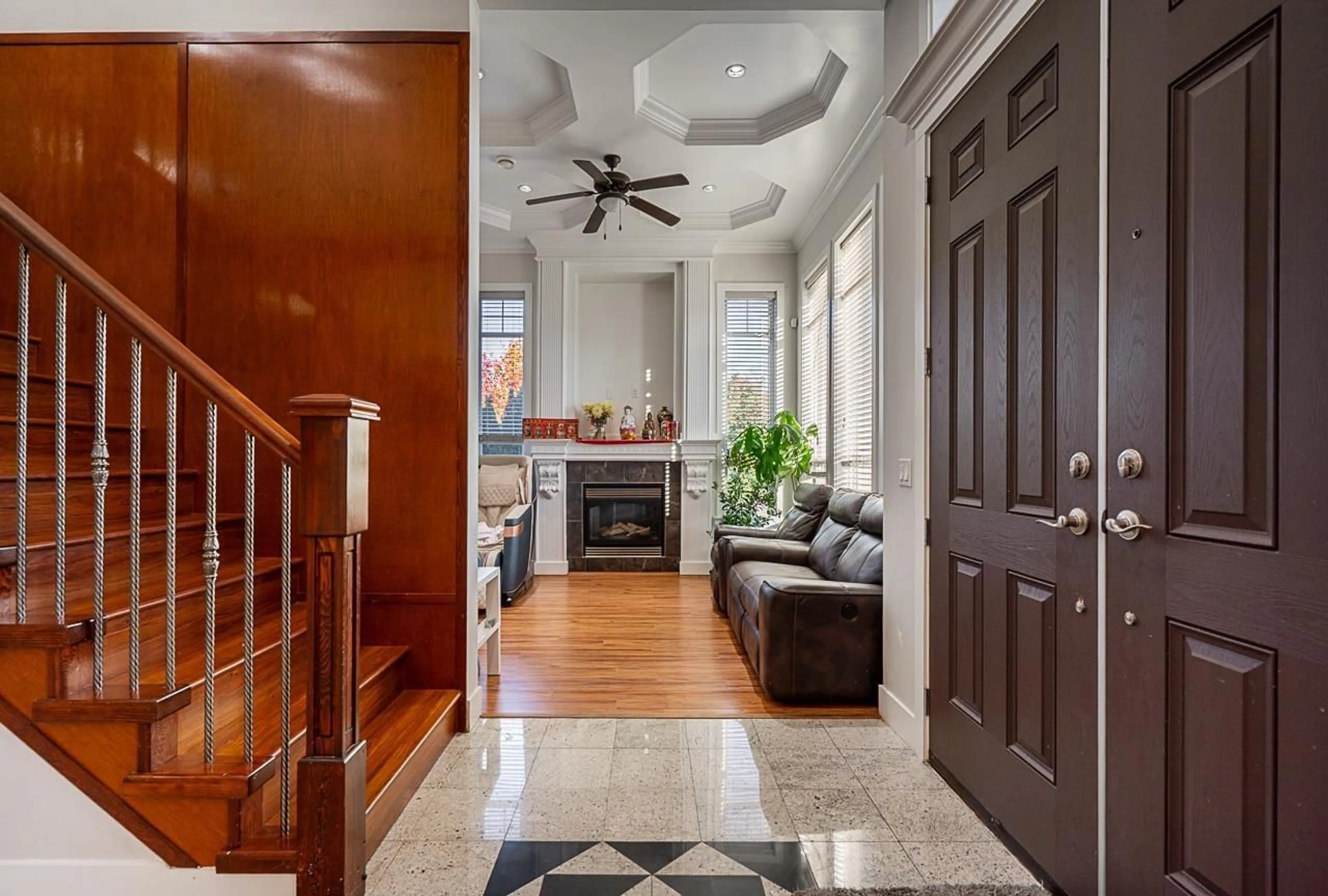 Indoor entryway for 15177 76, Surrey British Columbia V3S2H4