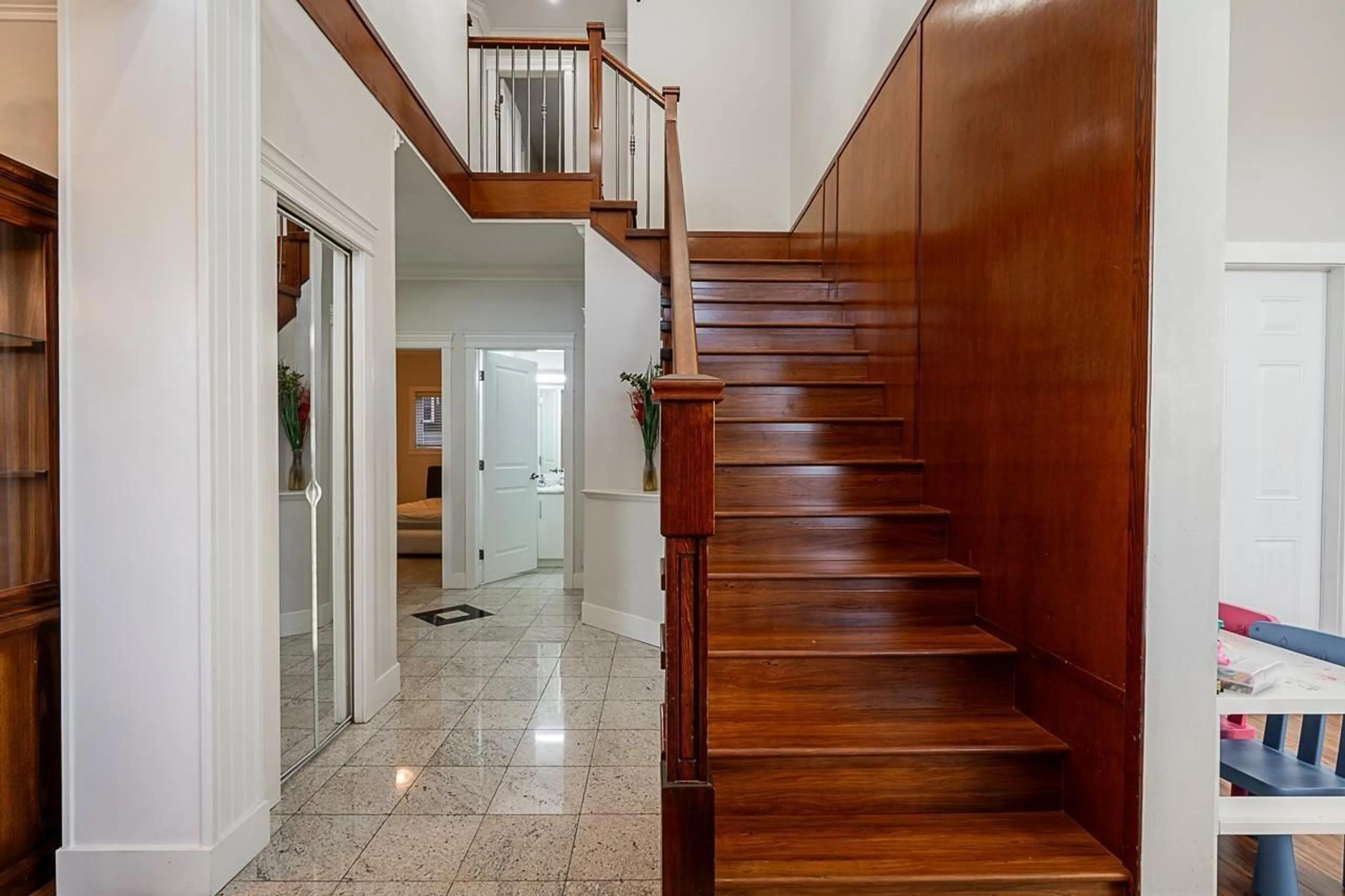 Indoor foyer for 15177 76, Surrey British Columbia V3S2H4
