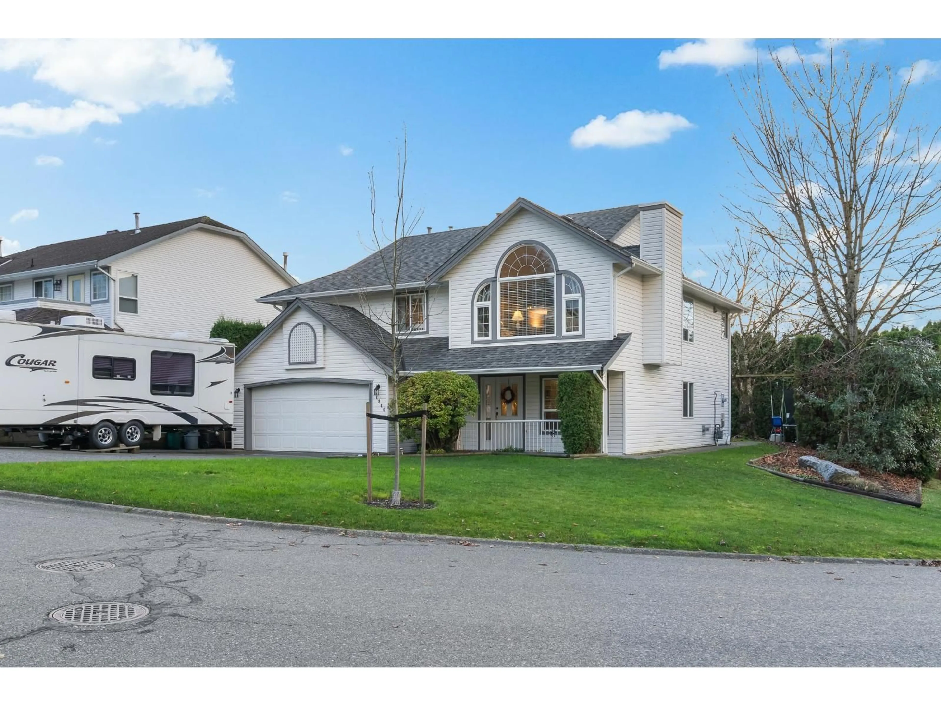 Home with vinyl exterior material, street for 34946 MILLAR, Abbotsford British Columbia V2S7K5
