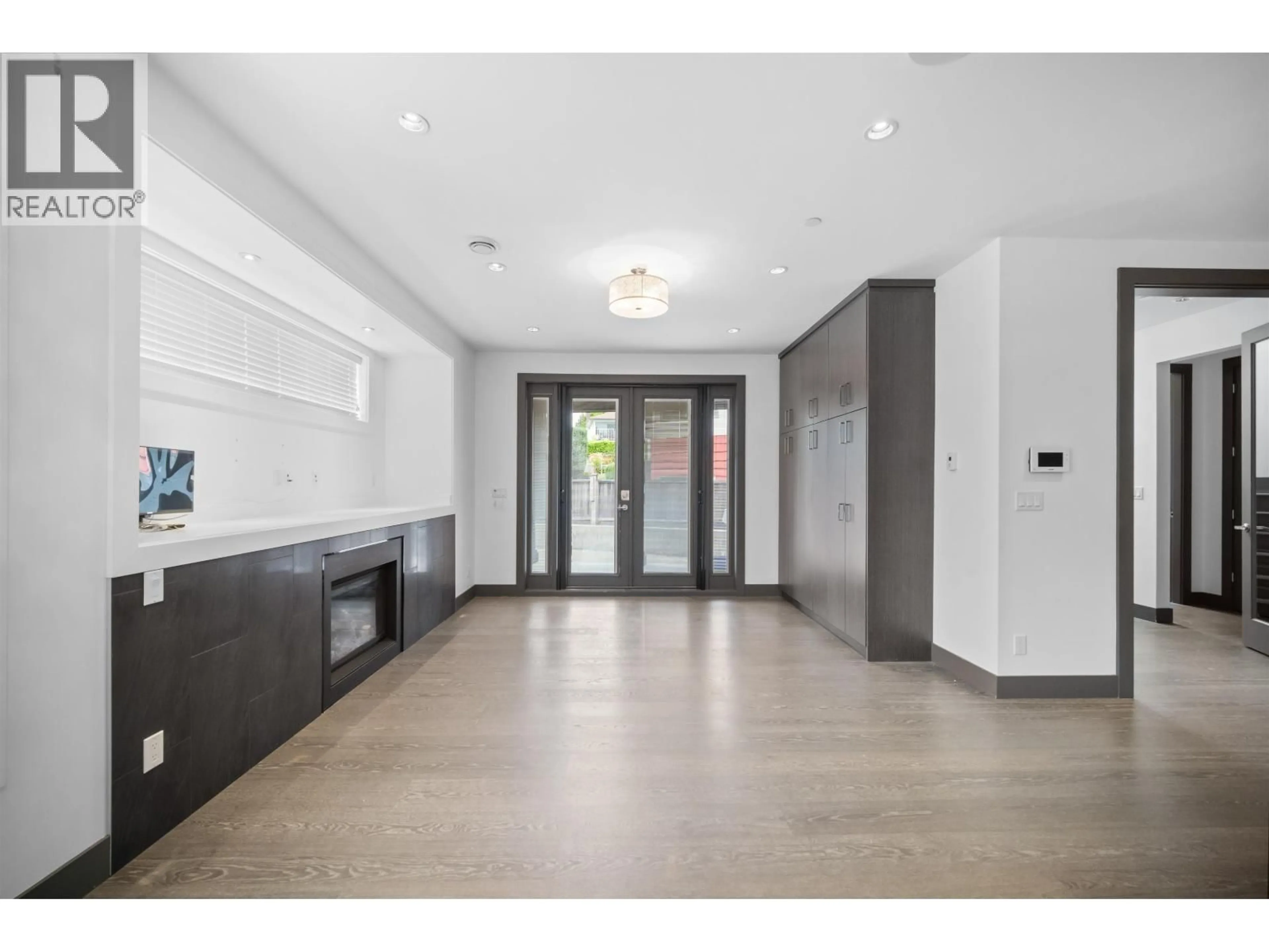 Indoor foyer for 7493 GATINEAU PLACE, Vancouver British Columbia V5S2S3