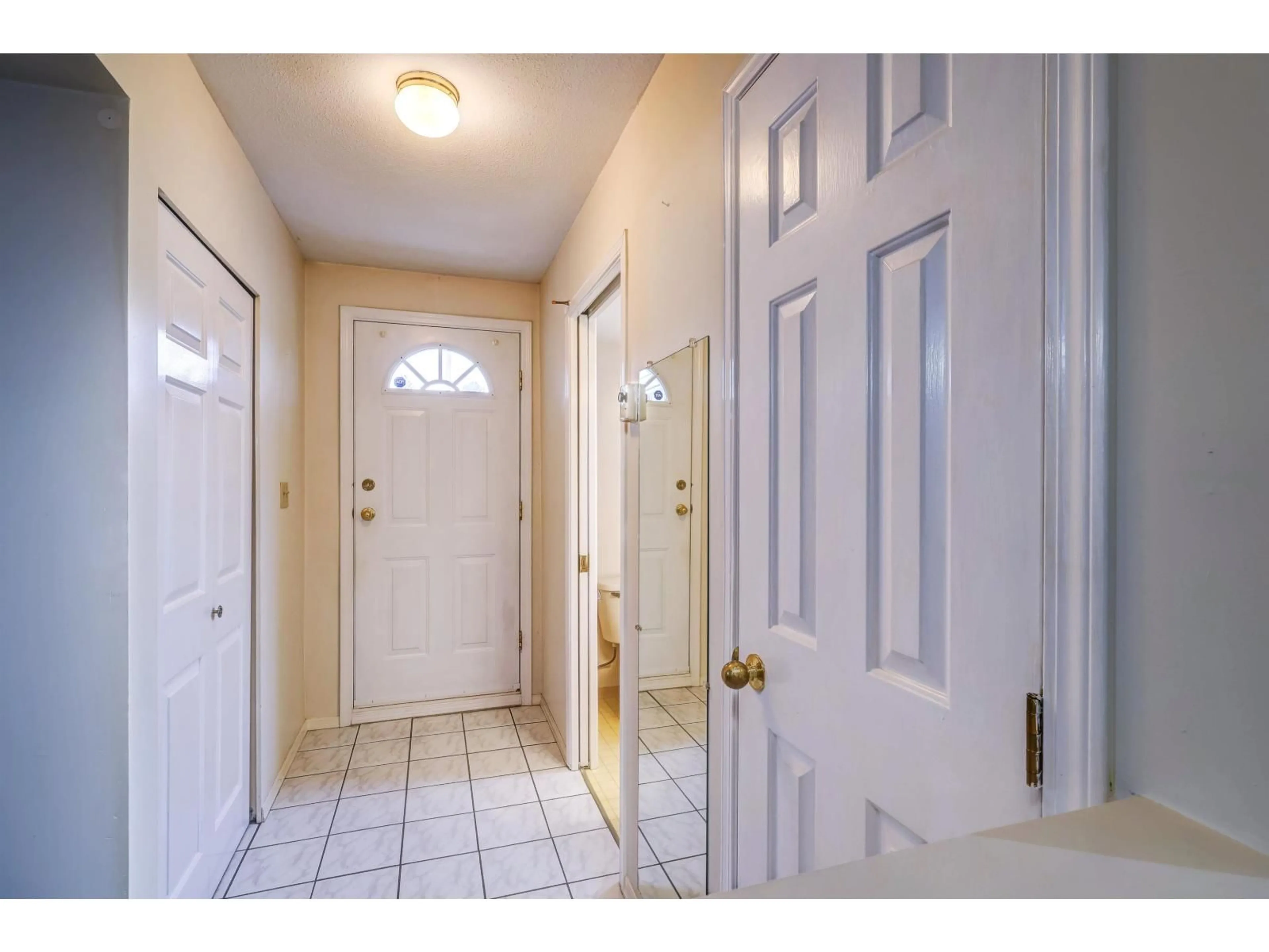 Indoor entryway for 200 - 10077 156, Surrey British Columbia V3R4L6