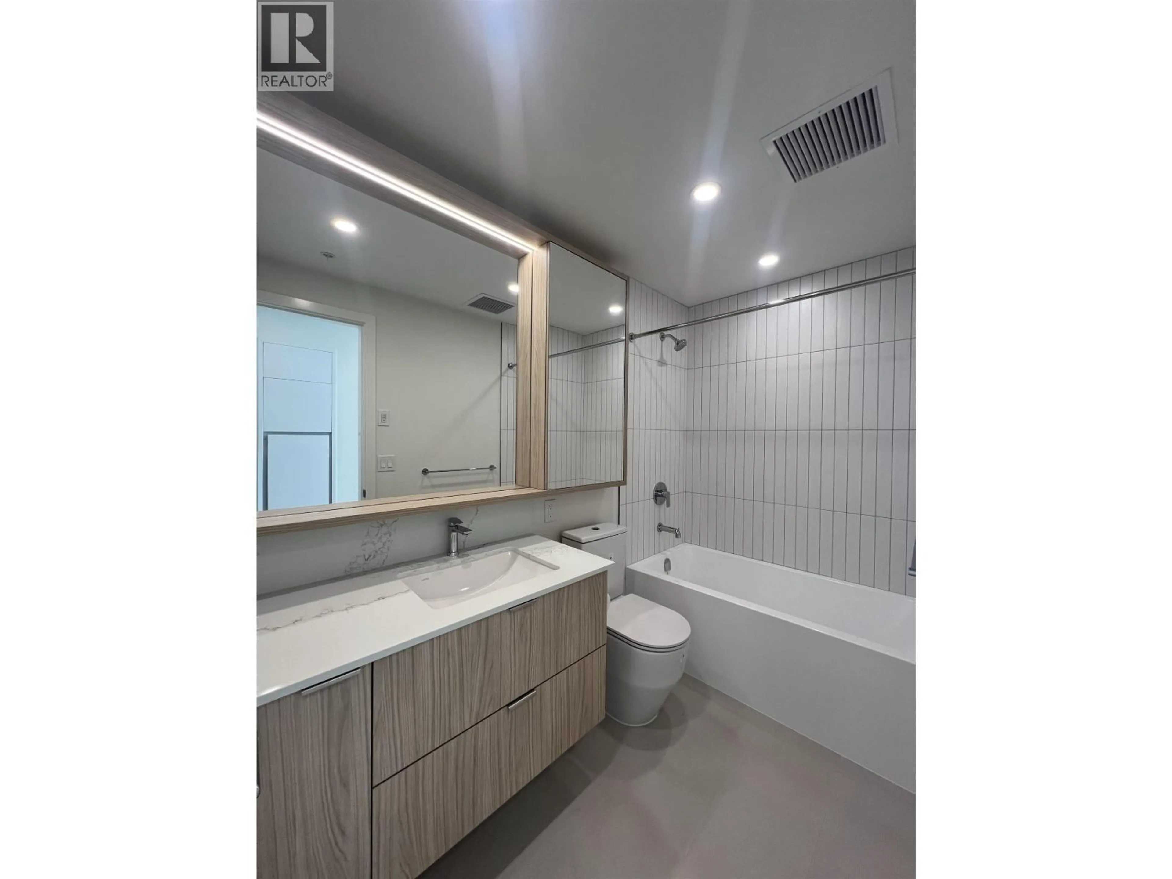 Standard bathroom, ceramic/tile floor for 2403 - 537 COTTONWOOD AVENUE, Coquitlam British Columbia V3J0S4