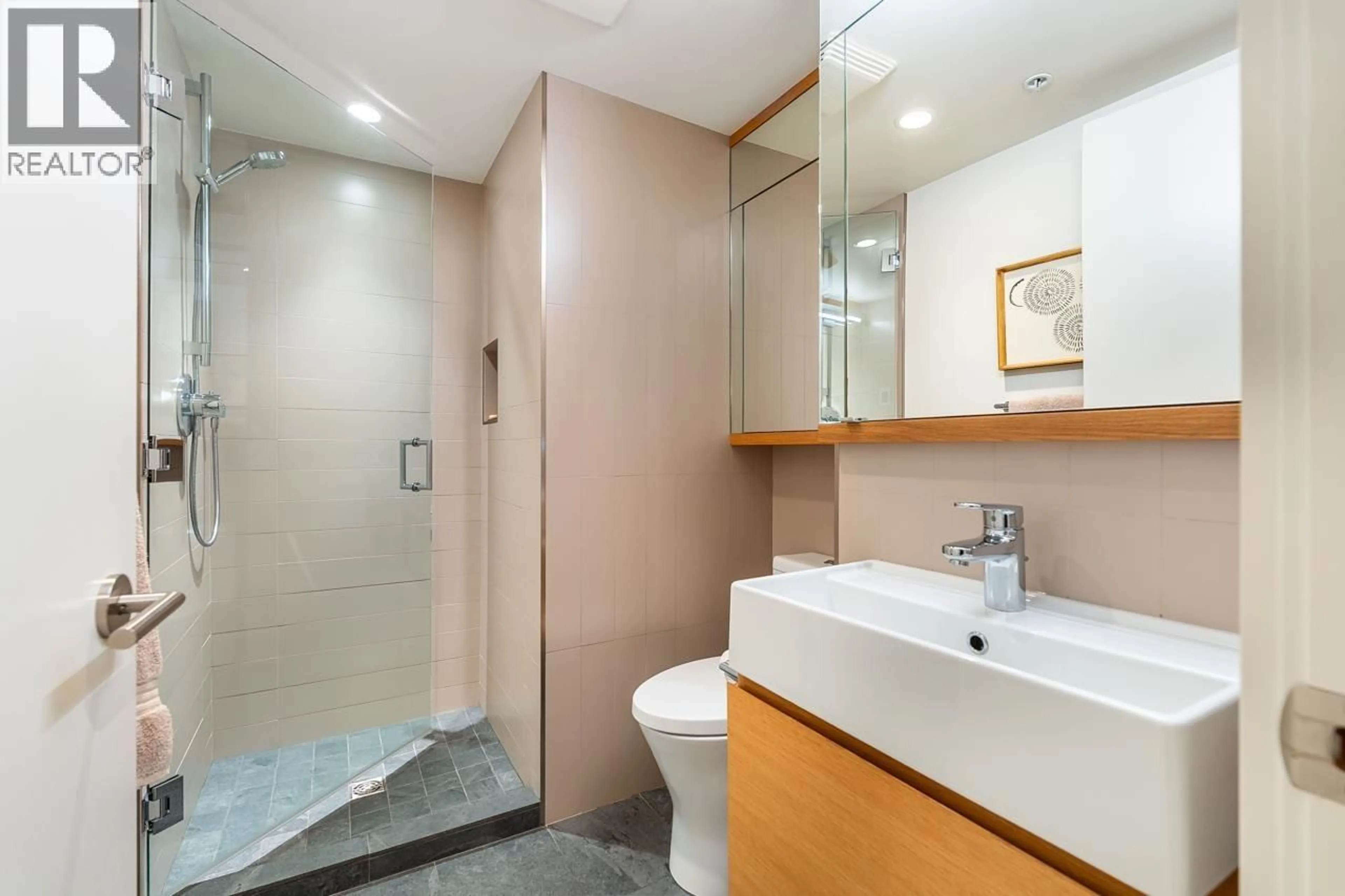 Standard bathroom, ceramic/tile floor for 101 - 1858 5TH AVENUE, Vancouver British Columbia V6J1P3