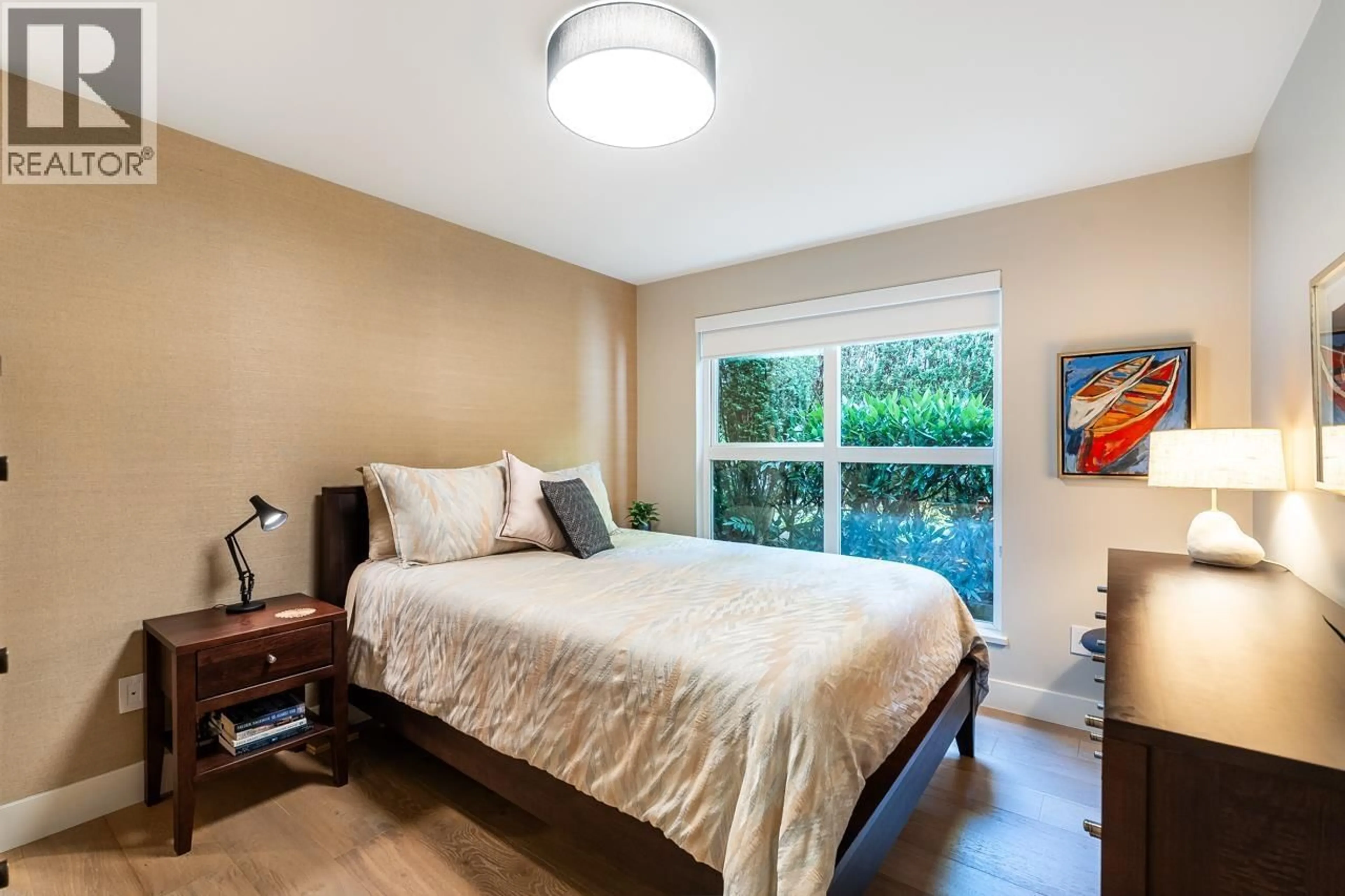 Bedroom with bed, wood/laminate floor for 101 - 1858 5TH AVENUE, Vancouver British Columbia V6J1P3