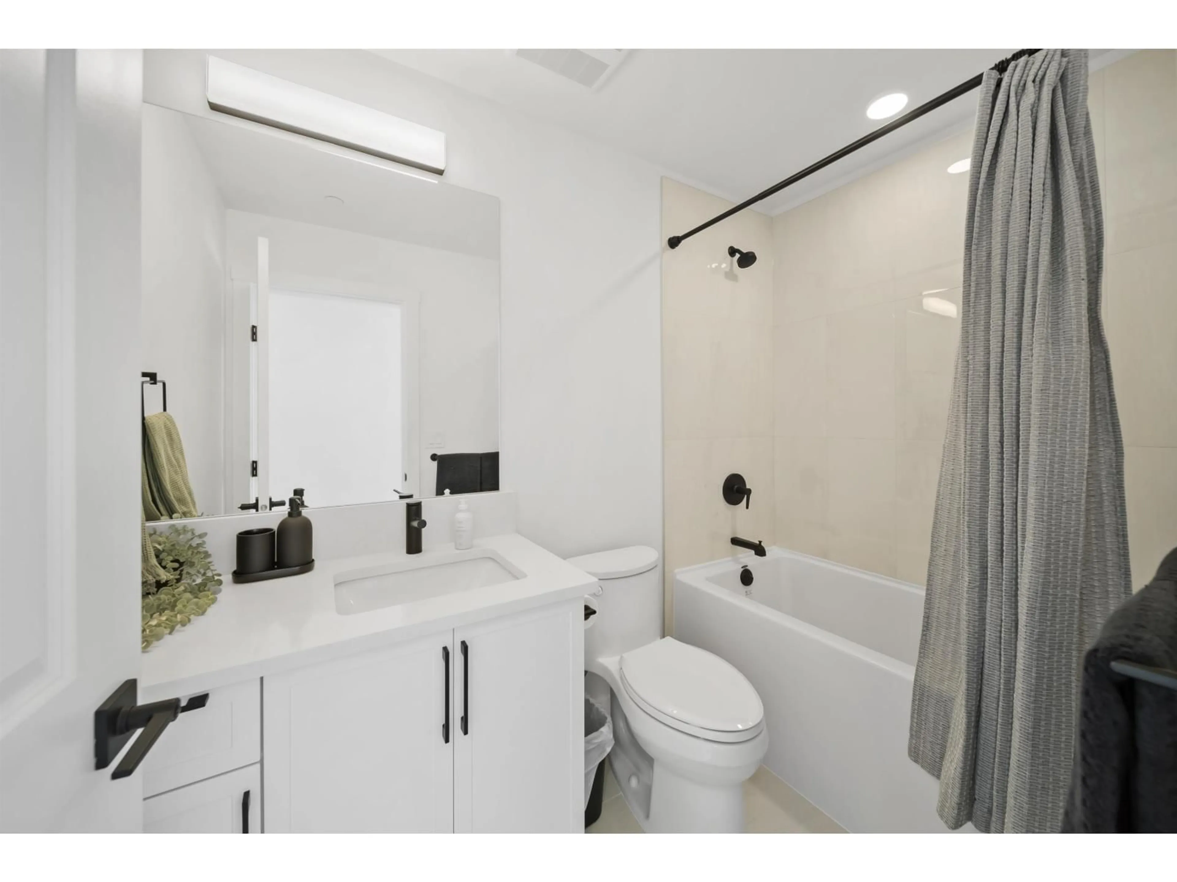 Standard bathroom, ceramic/tile floor for 406 - 3465 146A, Surrey British Columbia V0V0V0