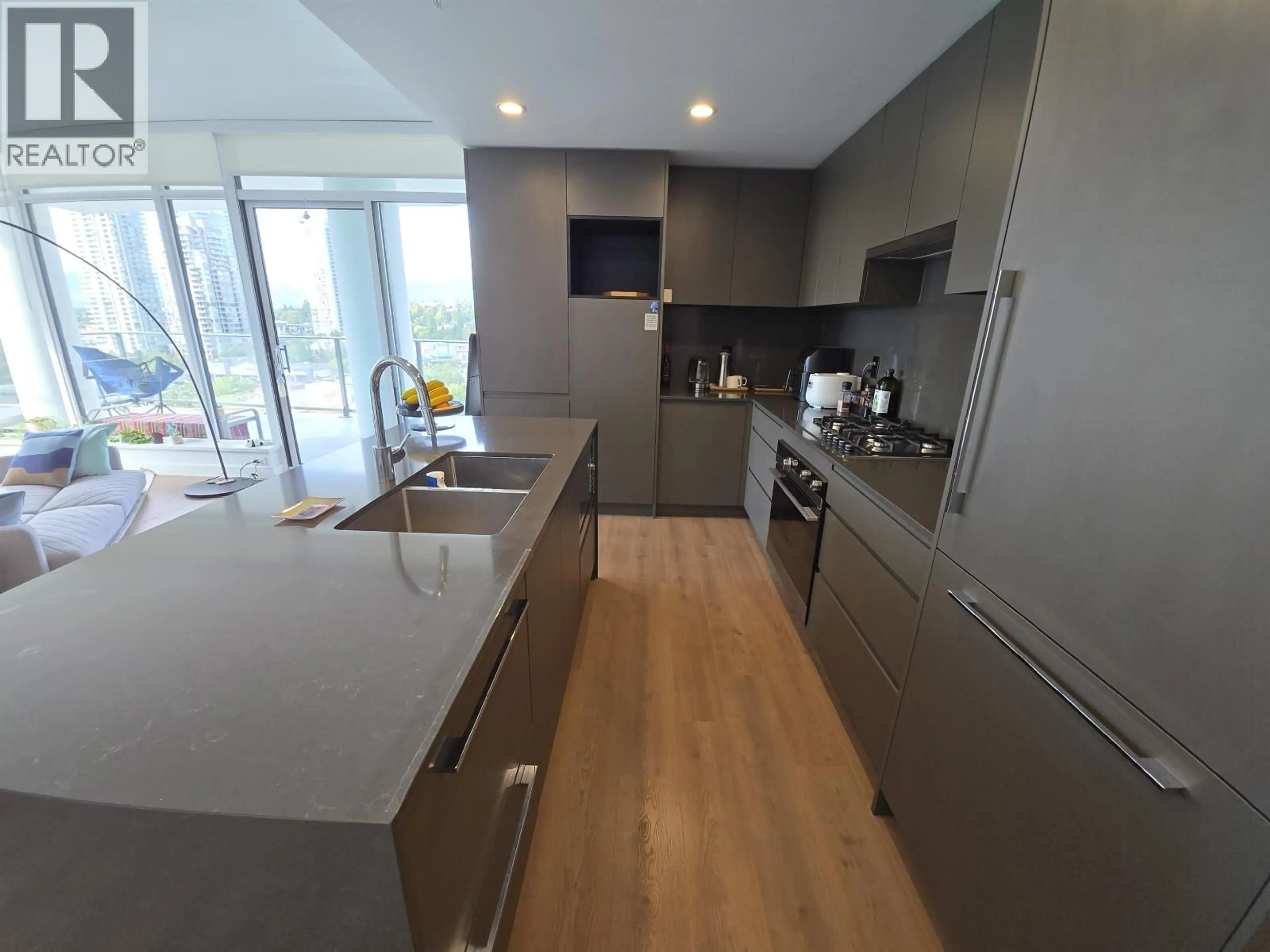 Contemporary kitchen, wood/laminate floor for 1404 - 2181 MADISON AVENUE, Burnaby British Columbia V5C0N4