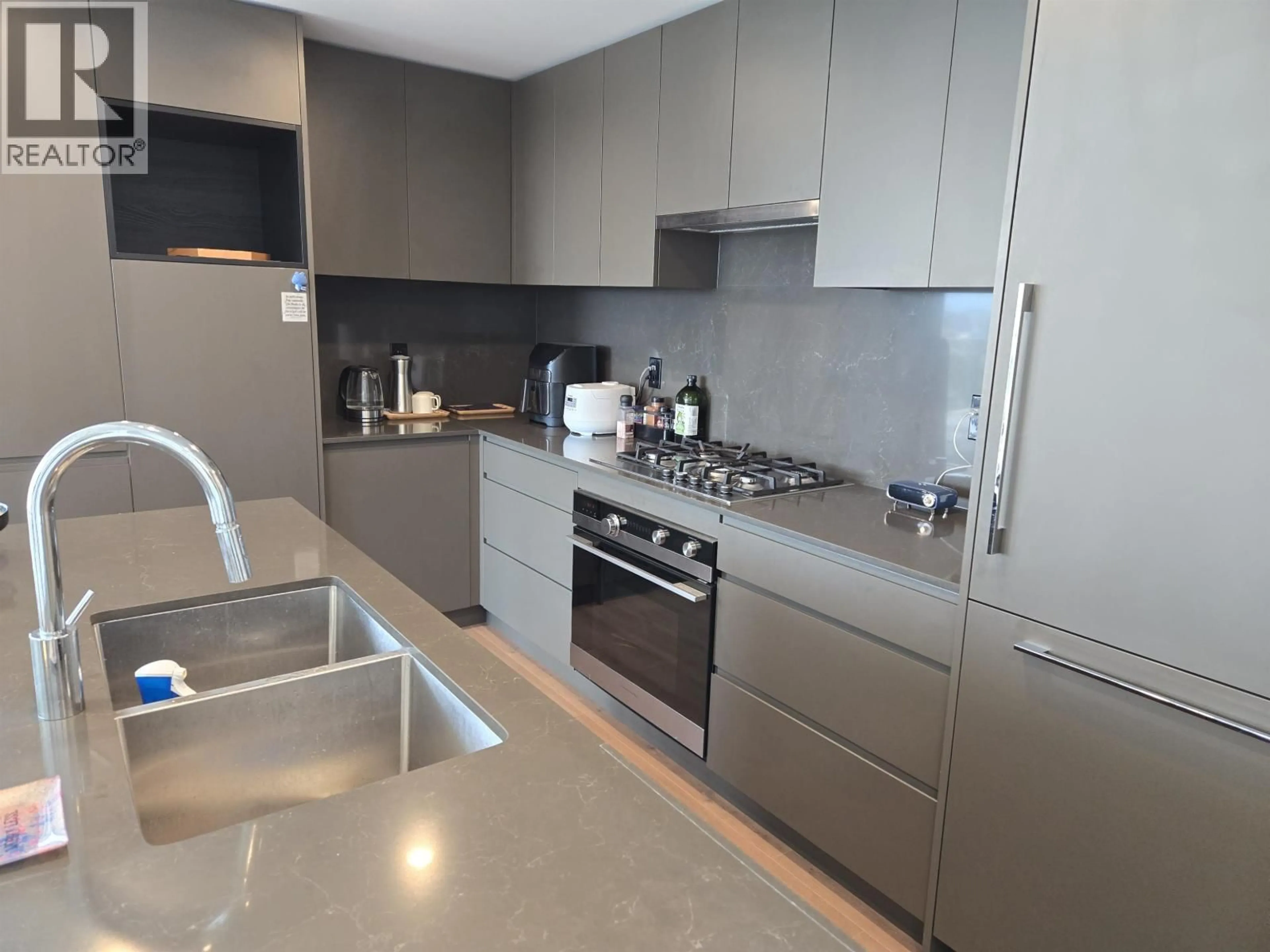 Standard kitchen, unknown for 1404 - 2181 MADISON AVENUE, Burnaby British Columbia V5C0N4