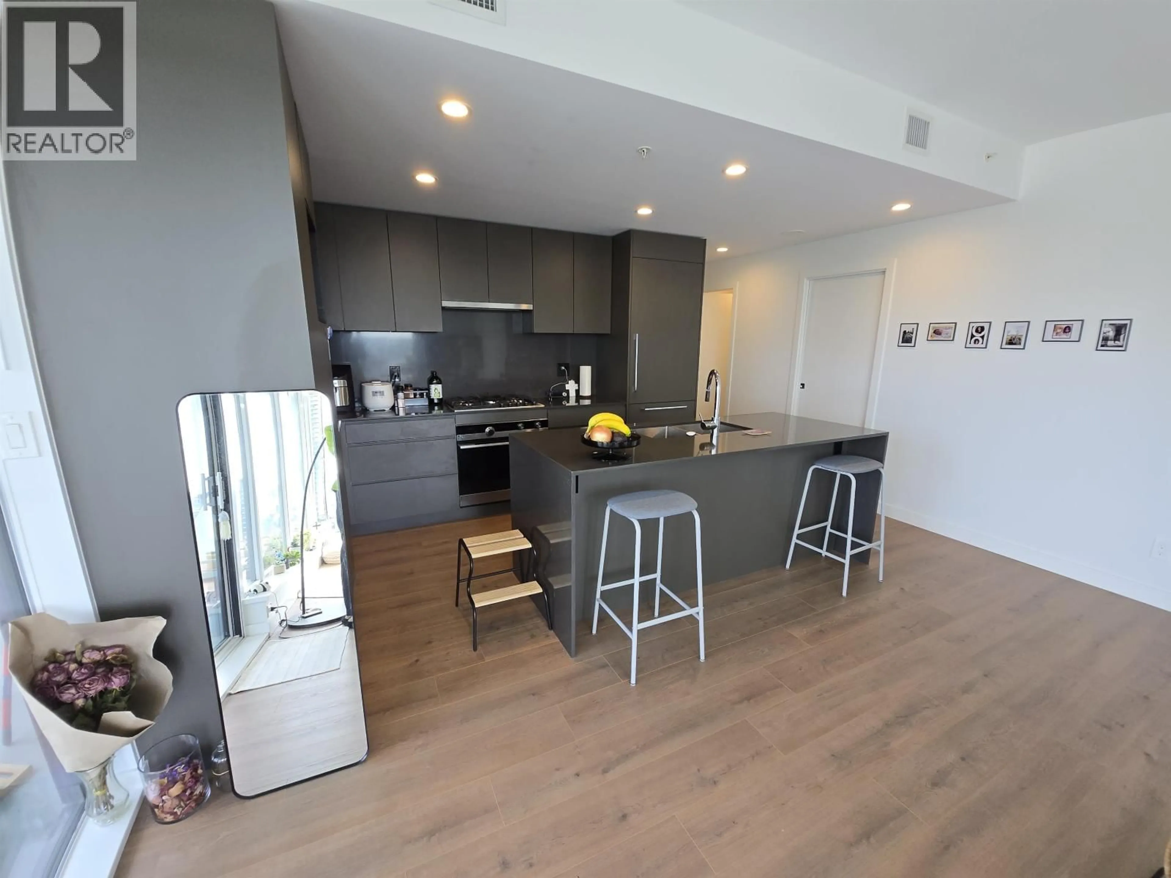 Open concept kitchen, wood/laminate floor for 1404 - 2181 MADISON AVENUE, Burnaby British Columbia V5C0N4