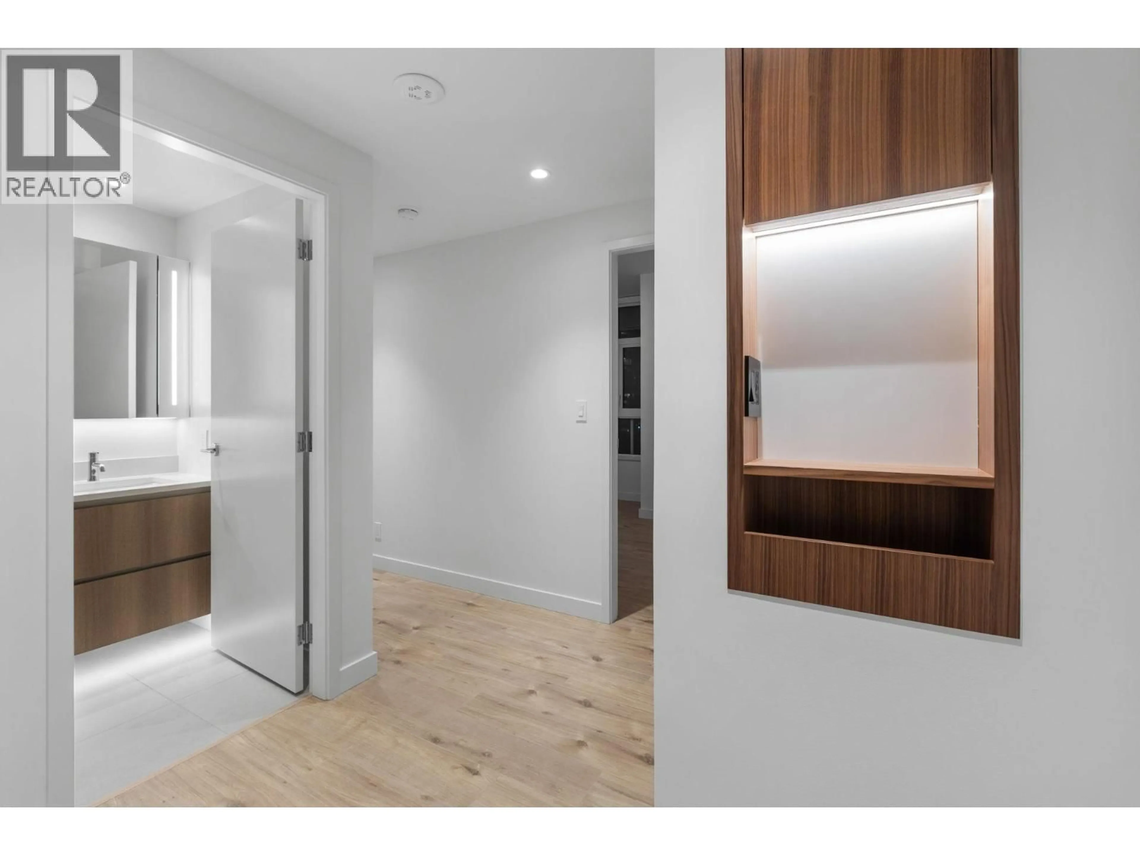 Indoor entryway for 1502 - 720 FARROW STREET, Coquitlam British Columbia V3J0P3