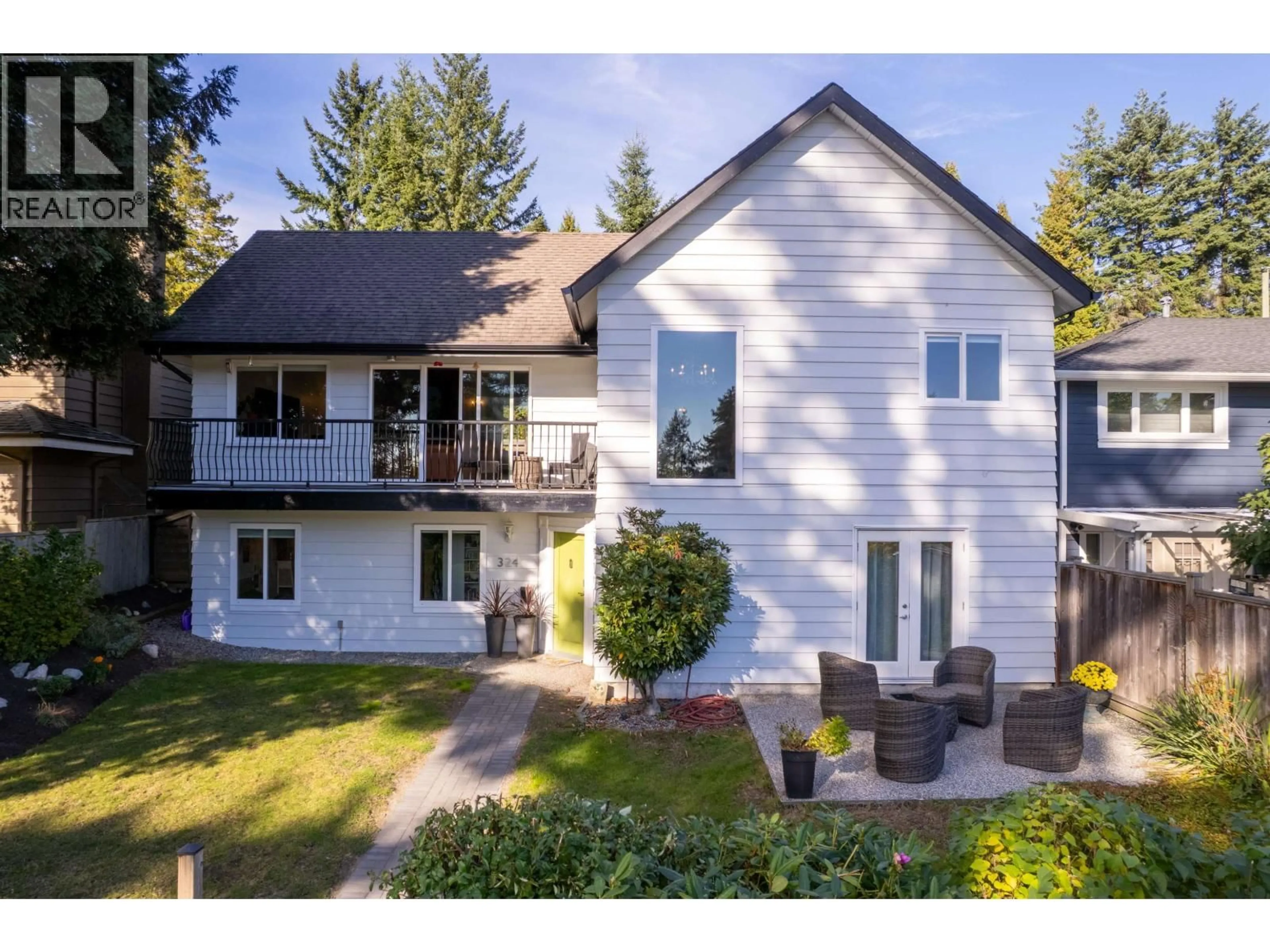 A pic from outside/outdoor area/front of a property/back of a property/a pic from drone, street for 324 24TH STREET, North Vancouver British Columbia V7L3E8