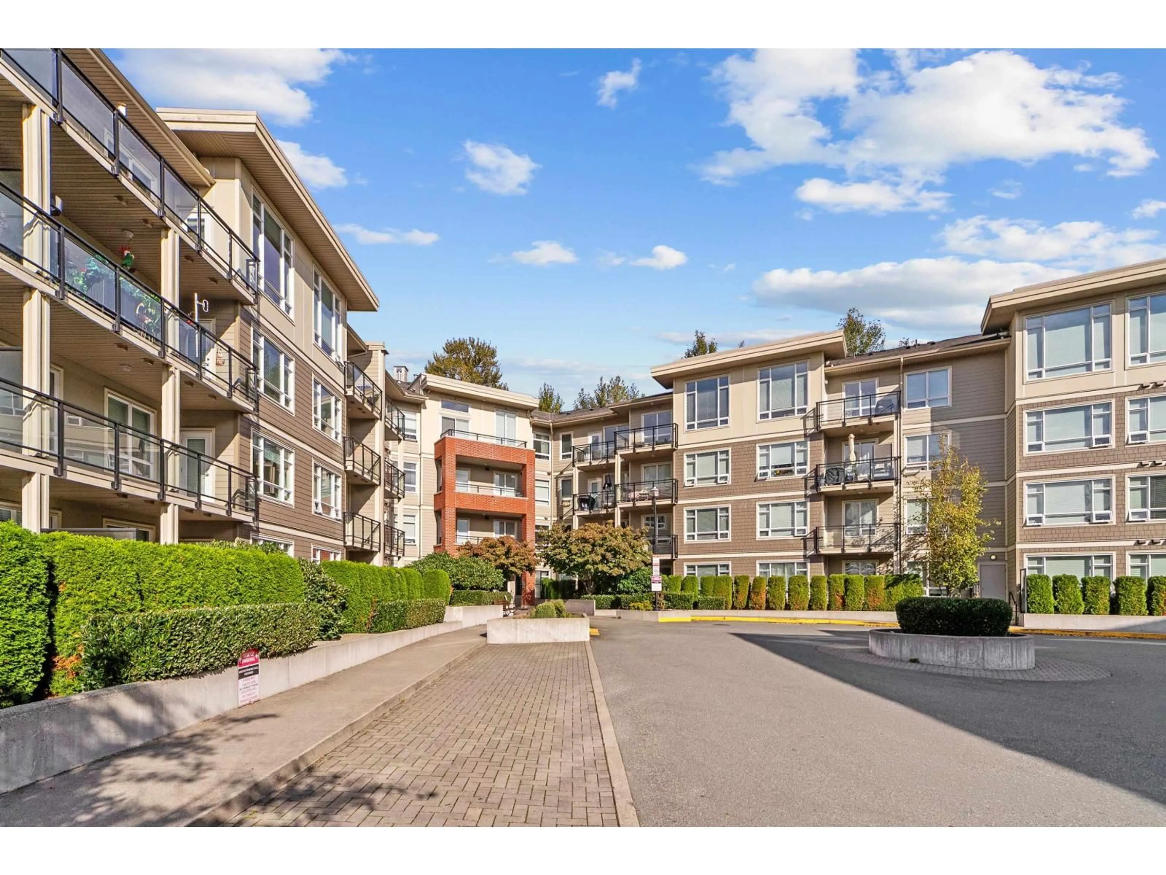 A pic from outside/outdoor area/front of a property/back of a property/a pic from drone, unknown for C125 - 20211 66, Langley British Columbia V2Y0L4