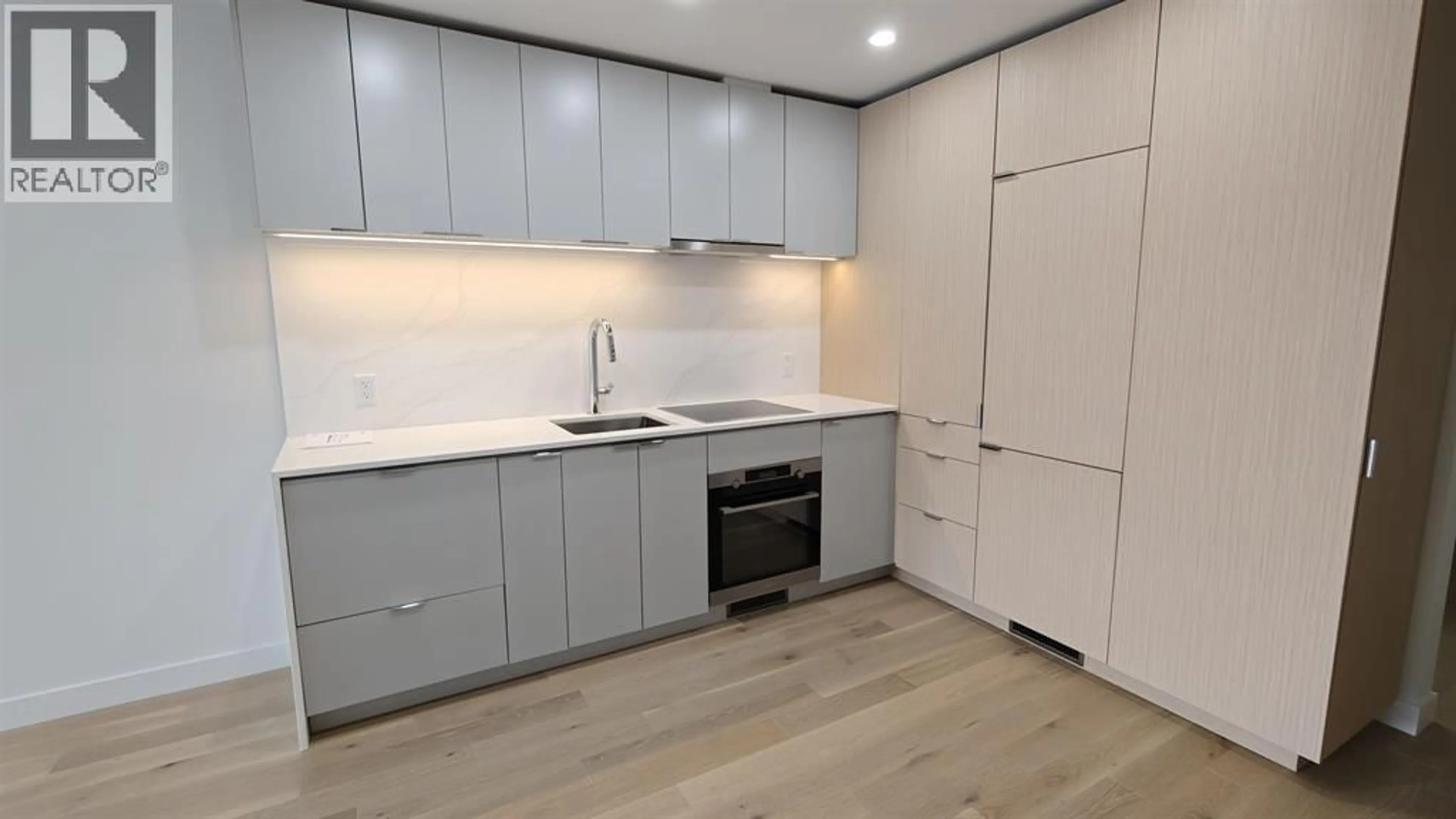 Standard kitchen, wood/laminate floor for 707 - 239 KEEFER STREET, Vancouver British Columbia V6A1X6