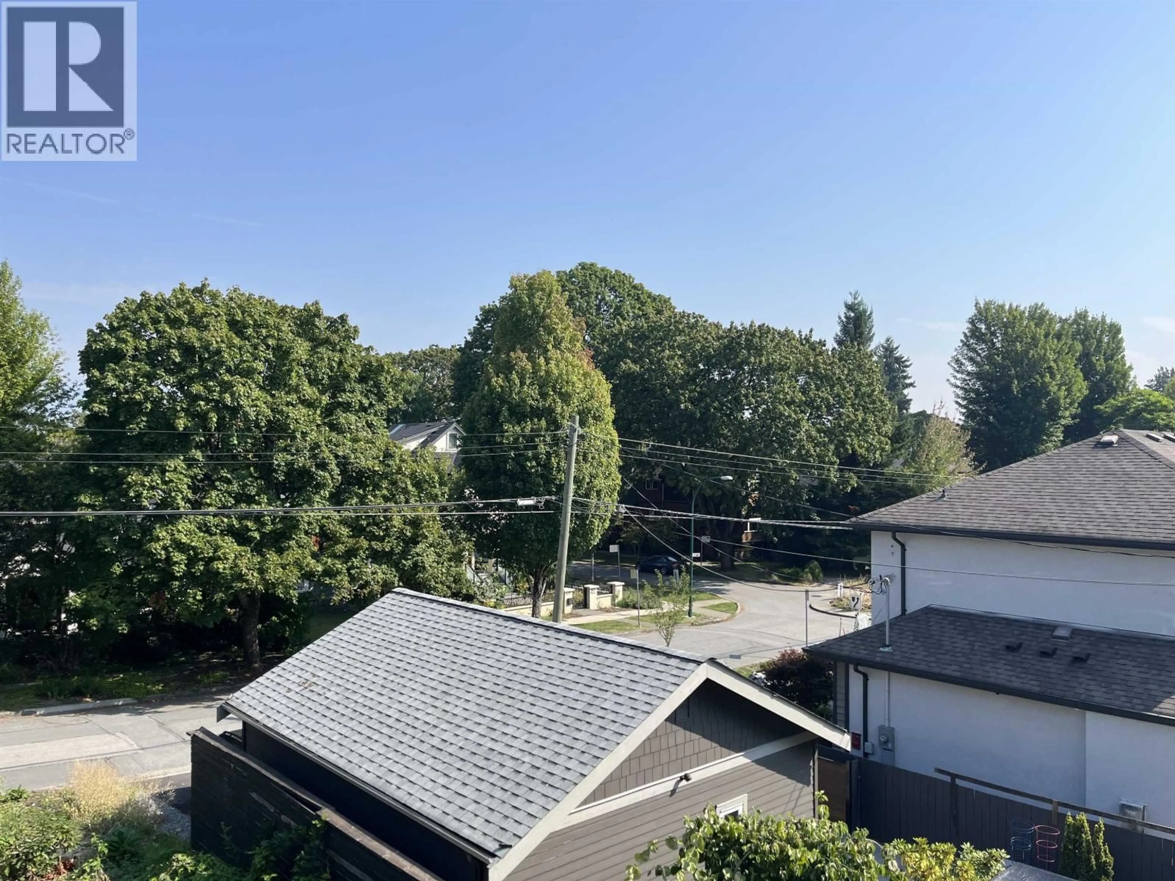 A pic from outside/outdoor area/front of a property/back of a property/a pic from drone, city buildings view from balcony for 637 24TH AVENUE, Vancouver British Columbia V5Z2B7